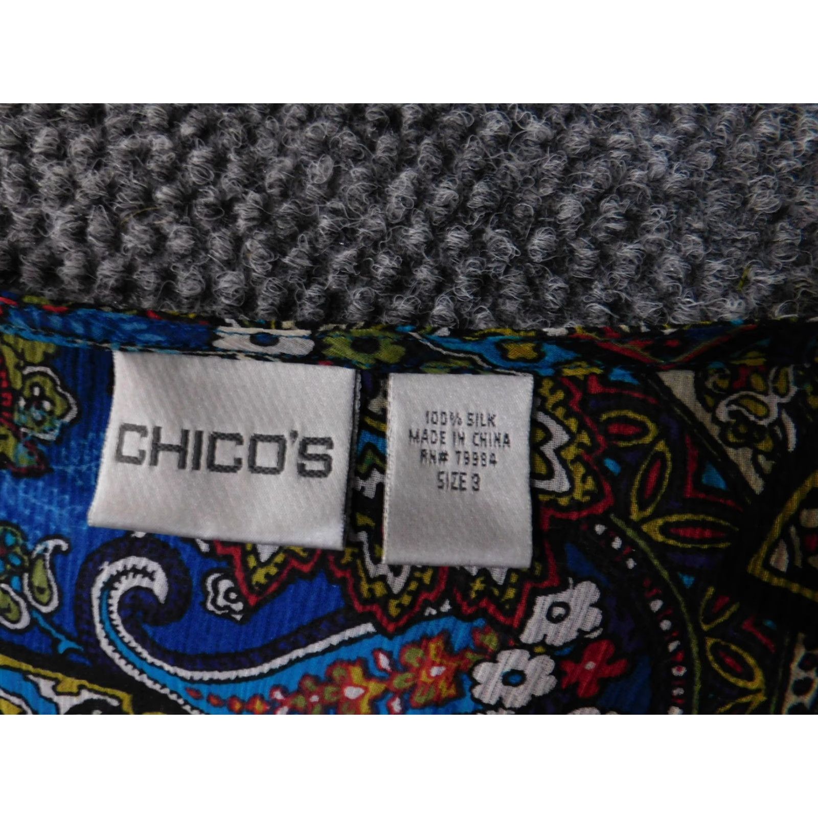 Vintage Chicos Blouse Womens 3 Blue Paisley Print 100% Silk Boho Long Sleeve Top Shirt V-Neck Interior Bell Sleeve Shilks Size XS / US 0-2 / IT 36-38 - 6 Thumbnail
