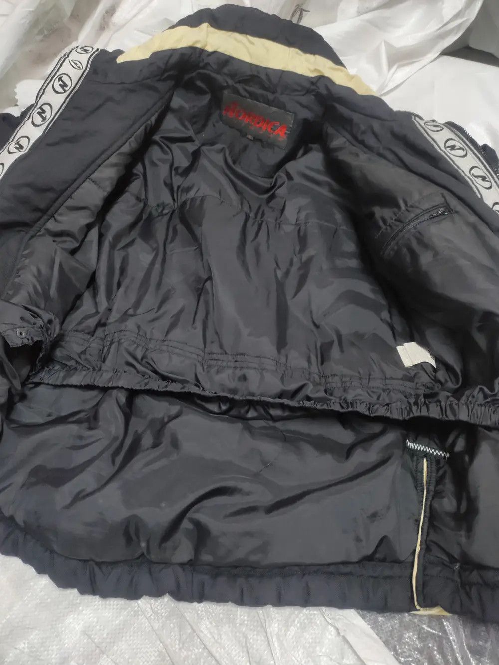 Vintage Vintage Nordica branded ski jacket Size US L / EU 52-54 / 3 - 6 Thumbnail