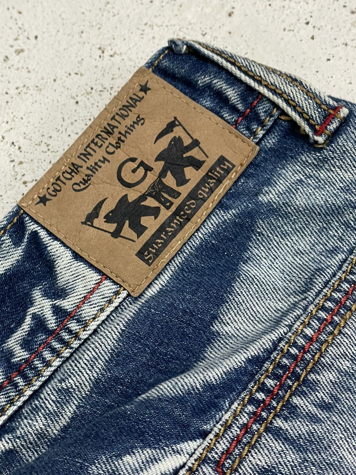 Japanese Brand Vintage 90’s Iconic Surf Wear ‘GOTCHA’ Distressed Denim Size US 32 / EU 48 - 13 Thumbnail