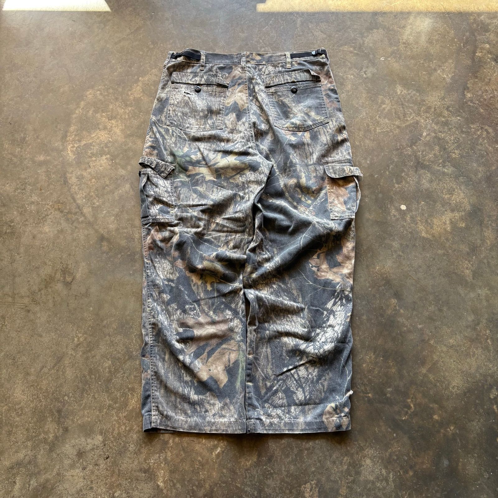 Mossy Oaks × Vintage Vintage 90s Mossy Oaks Distressed Faded Camo Pants Size US 38 / EU 54 - 1 Thumbnail