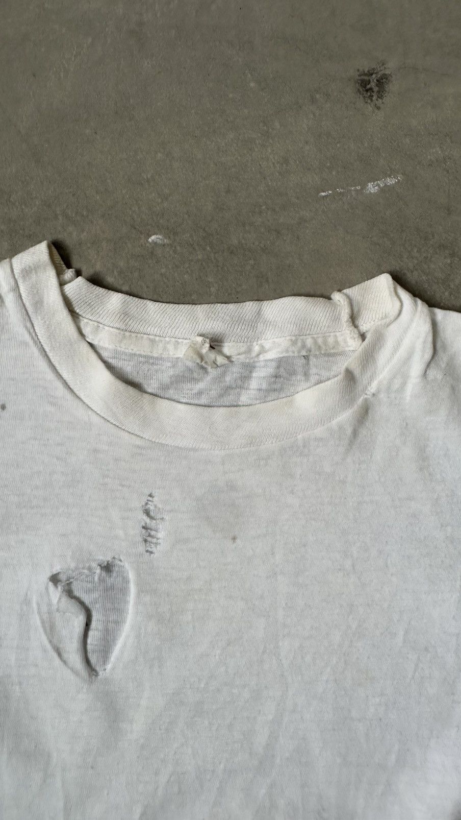Vintage VINTAGE 70S PAPERTHIN DISTRESSED PLAIN TEE Size US S / EU 44-46 / 1 - 4 Thumbnail