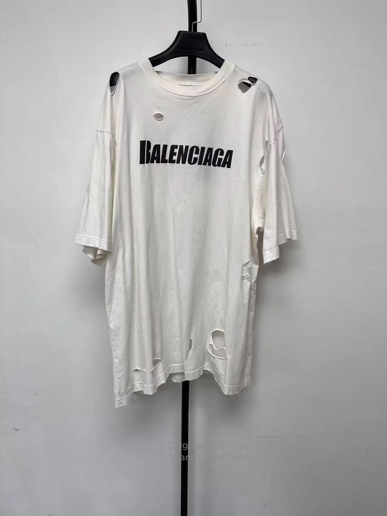 Balenciaga balenciaga destroyed white oversized tee. Size S / US 4 / IT 40 - 1 Thumbnail