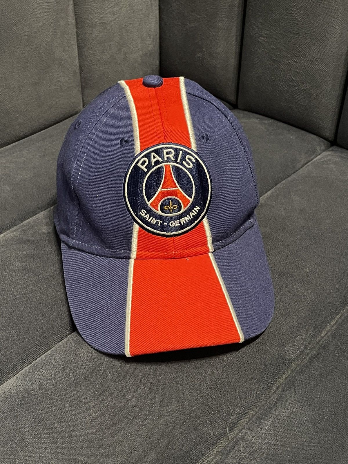 Vintage Paris Saint-Germain Blue Red Adjustable Hook Loop Size ONE SIZE - 1 Thumbnail