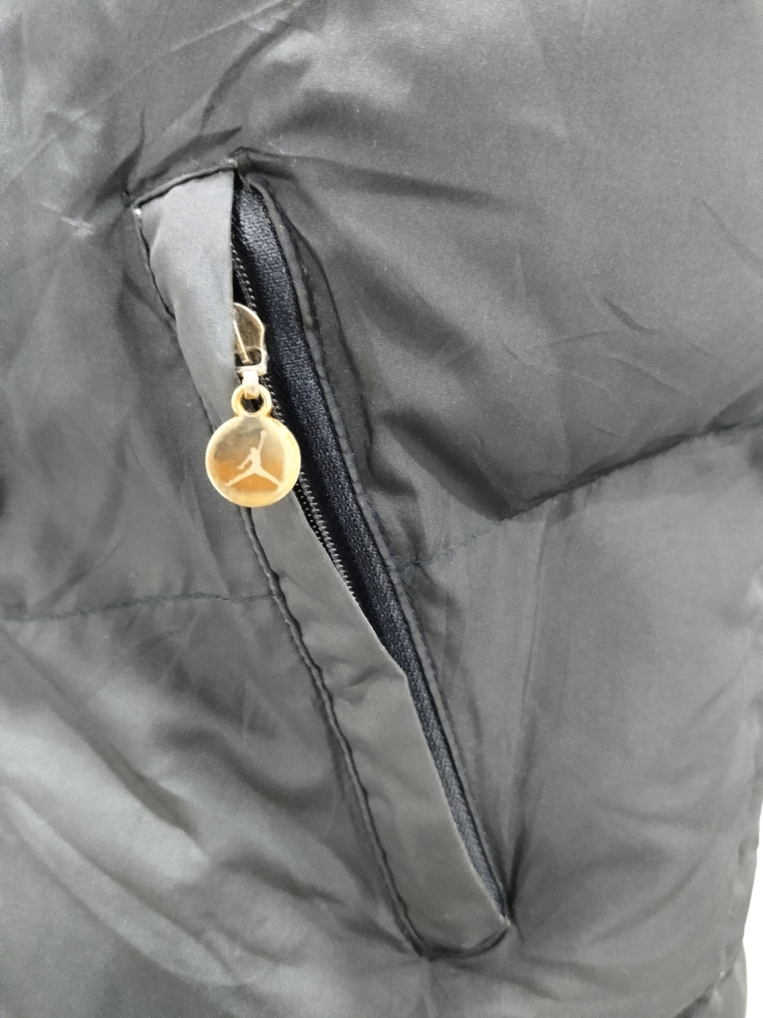 Jordan Brand × Nike × Vintage Vintage Nike Air Jordan Basketball Puffer Vest Size US L / EU 52-54 / 3 - 4 Thumbnail