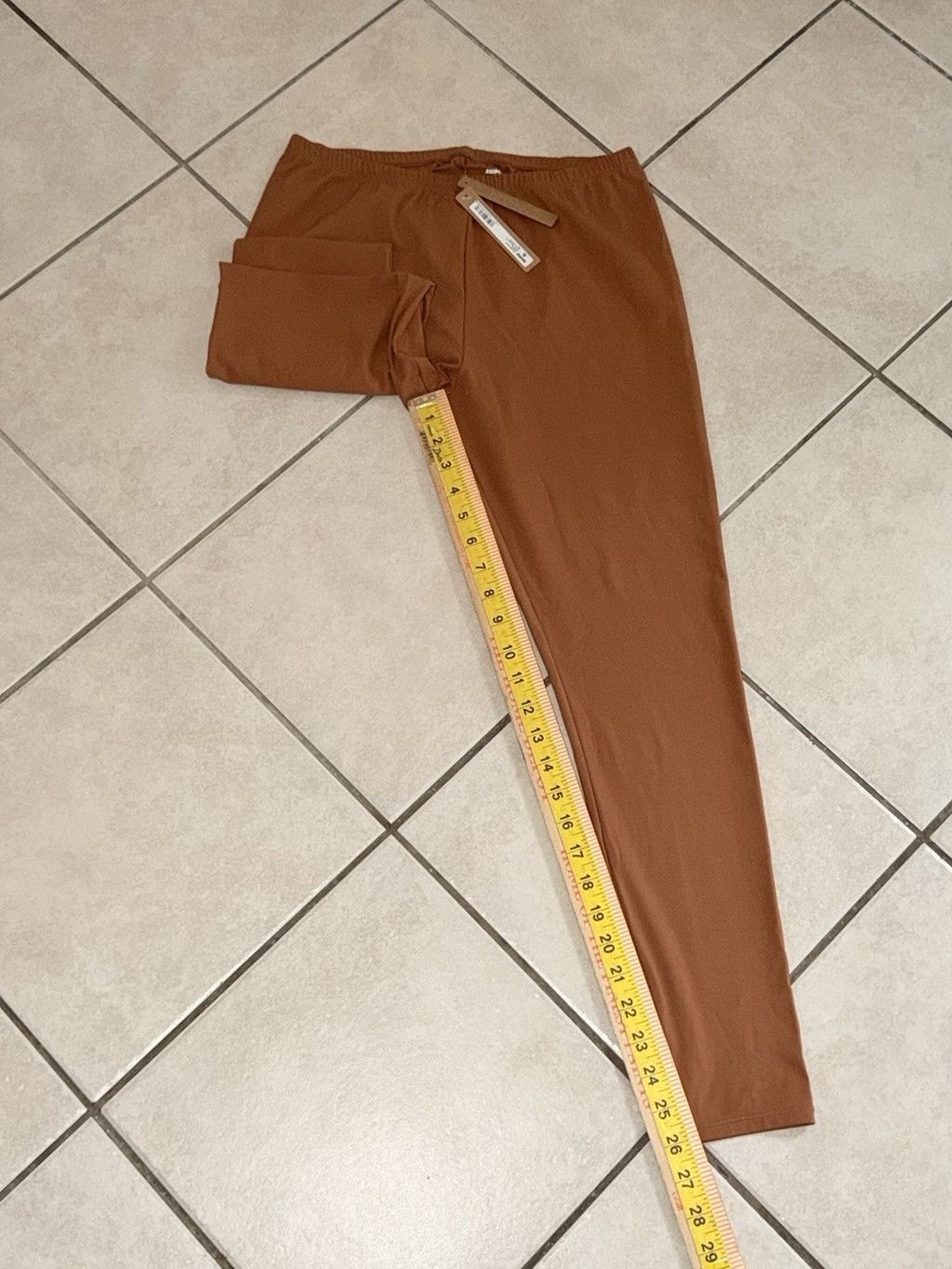 SKIMS SKIMS FIT EVERYBODY LEGGING 26” BRONZE COLOR SIZE LARGE NWT Size 34" / US 12 / IT 48 - 5 Thumbnail