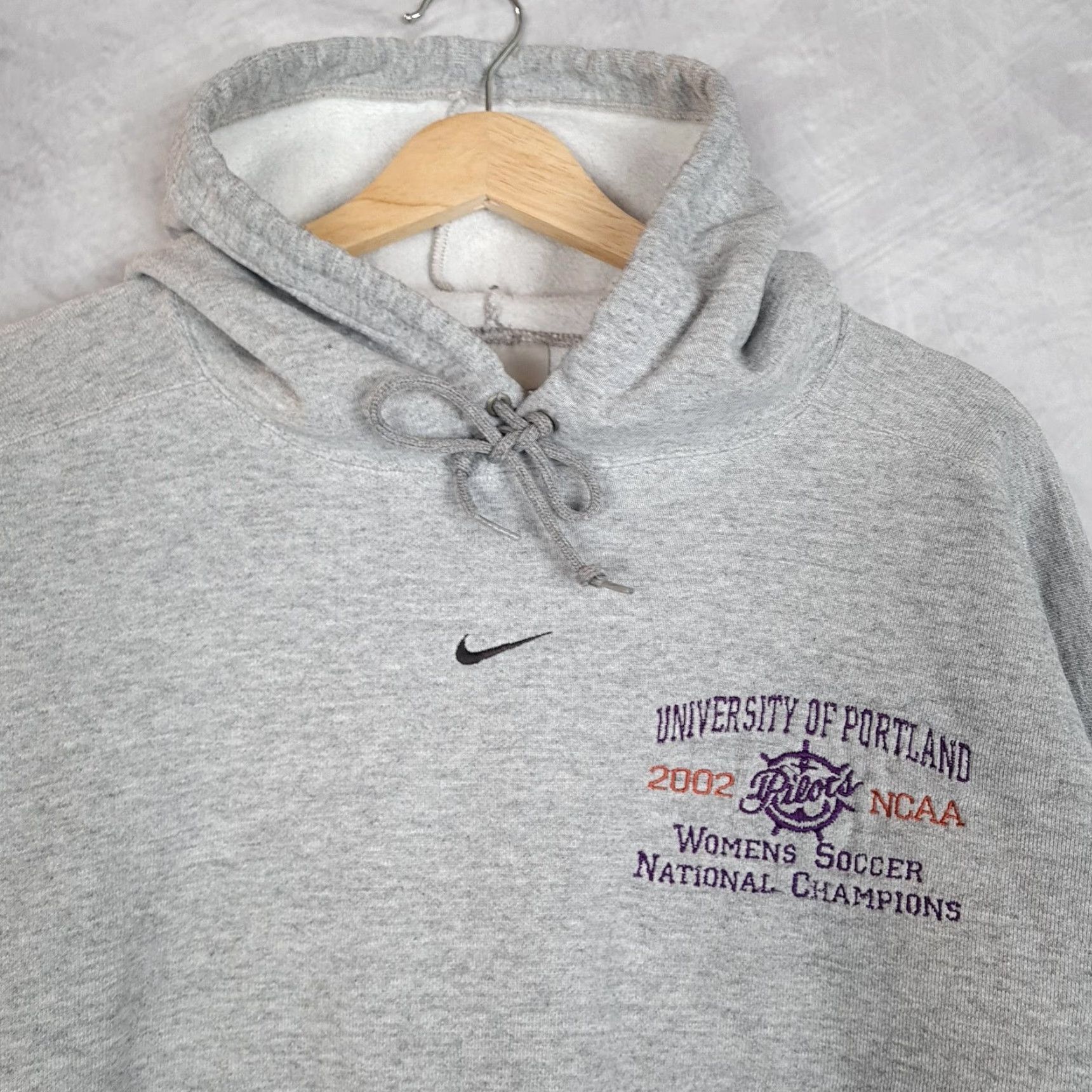 Nike VINTAGE Nike Hoodie Mens Large Gray Sailor University of Portland Pilots 2002 NCAA Womens Soccer National Champions Swoosh Embroidery Size US L / EU 52-54 / 3 - 2 Thumbnail