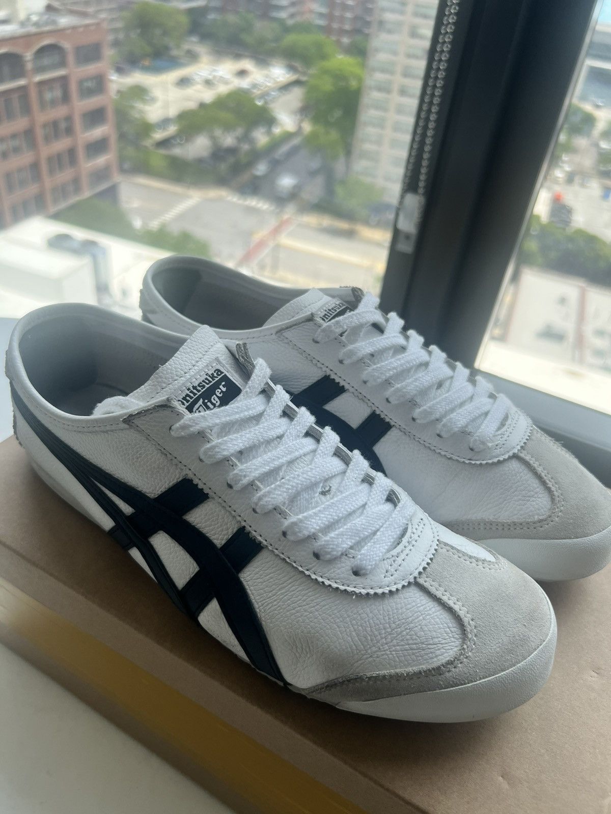 Onitsuka Tiger Onitsuka Tiger Mexico 66, White/Black Size US 9 / EU 42 - 2 Thumbnail