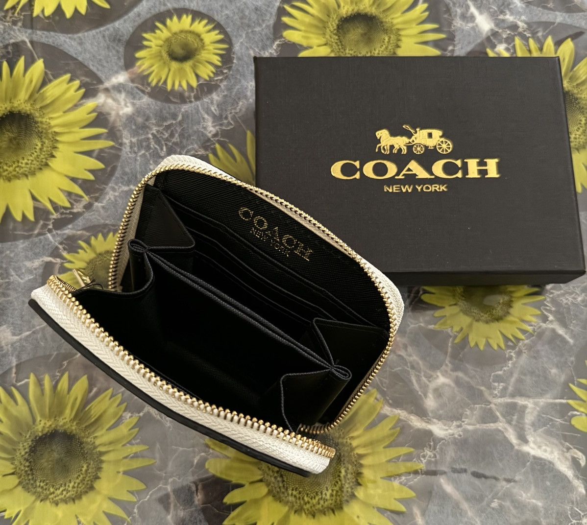 Coach Coach White Floral Print Small Zip Wallet with Box Size ONE SIZE - 3 Thumbnail