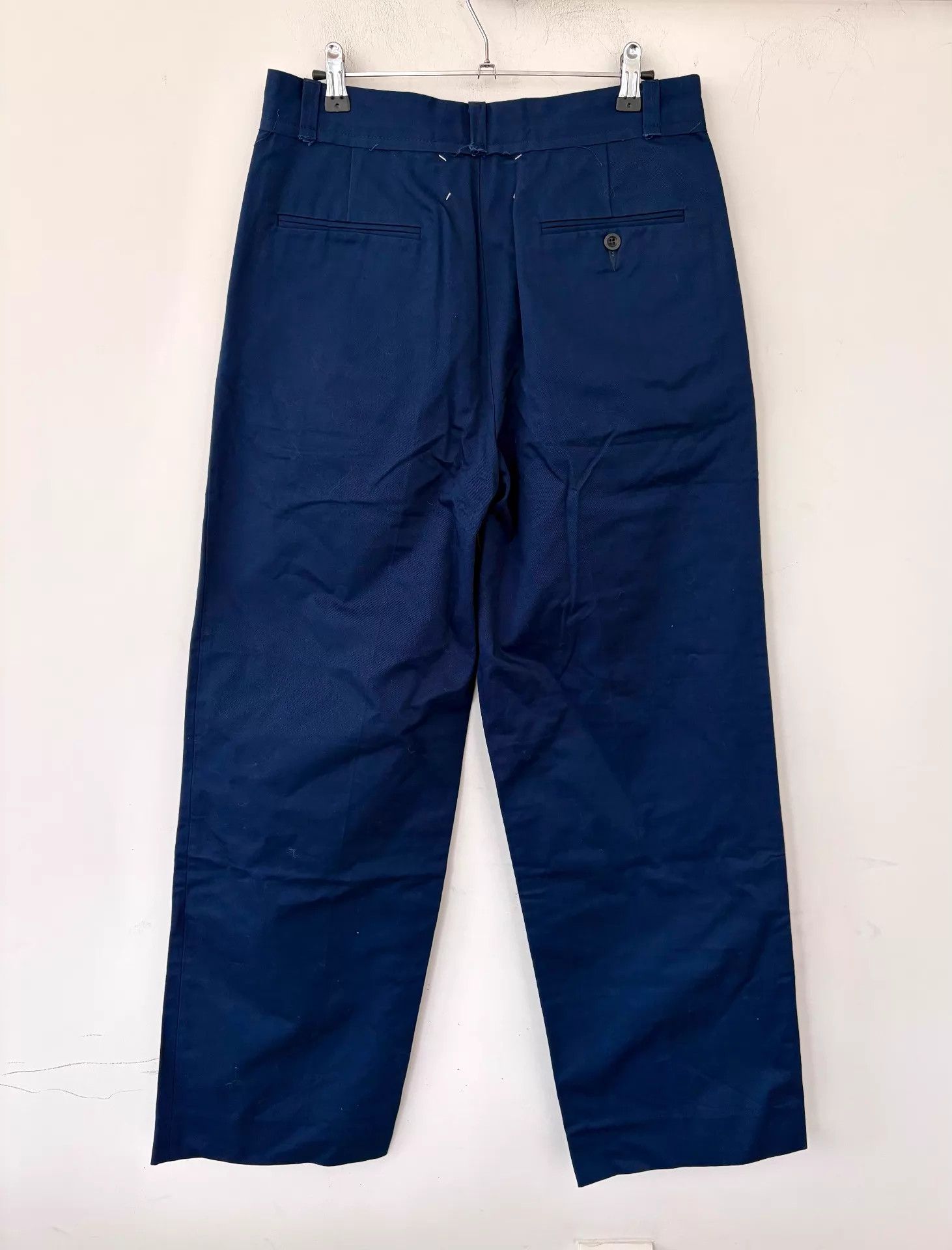 Maison Margiela Maison Margiela 22ss Men Pleat Straight Chino Navy 46 (NWT) Size US 30 / EU 46 - 2 Thumbnail