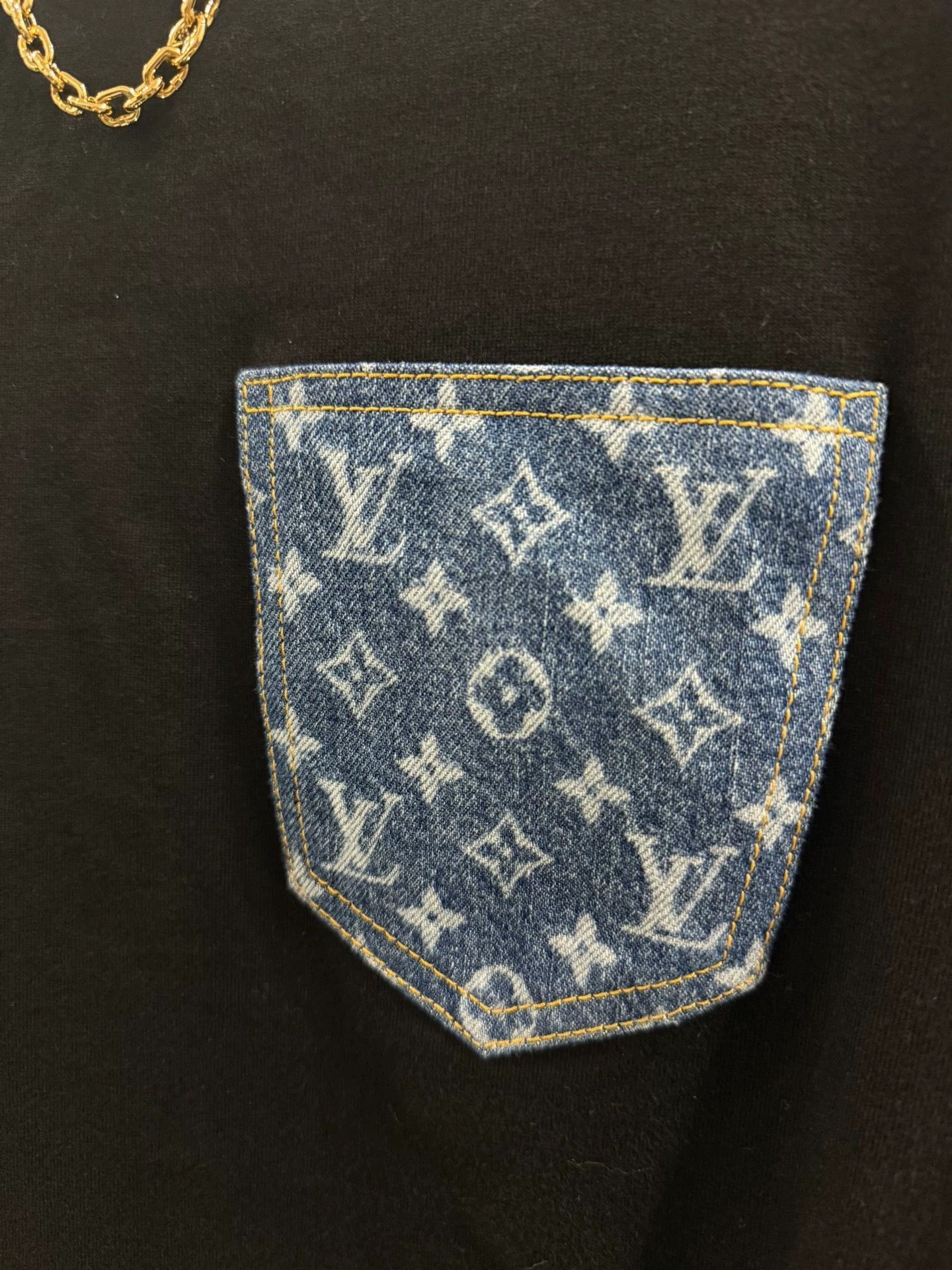 Louis Vuitton Louis Vuitton monogram logo pocket short-sleeved t-shirt Size M / US 6-8 / IT 42-44 - 4 Thumbnail