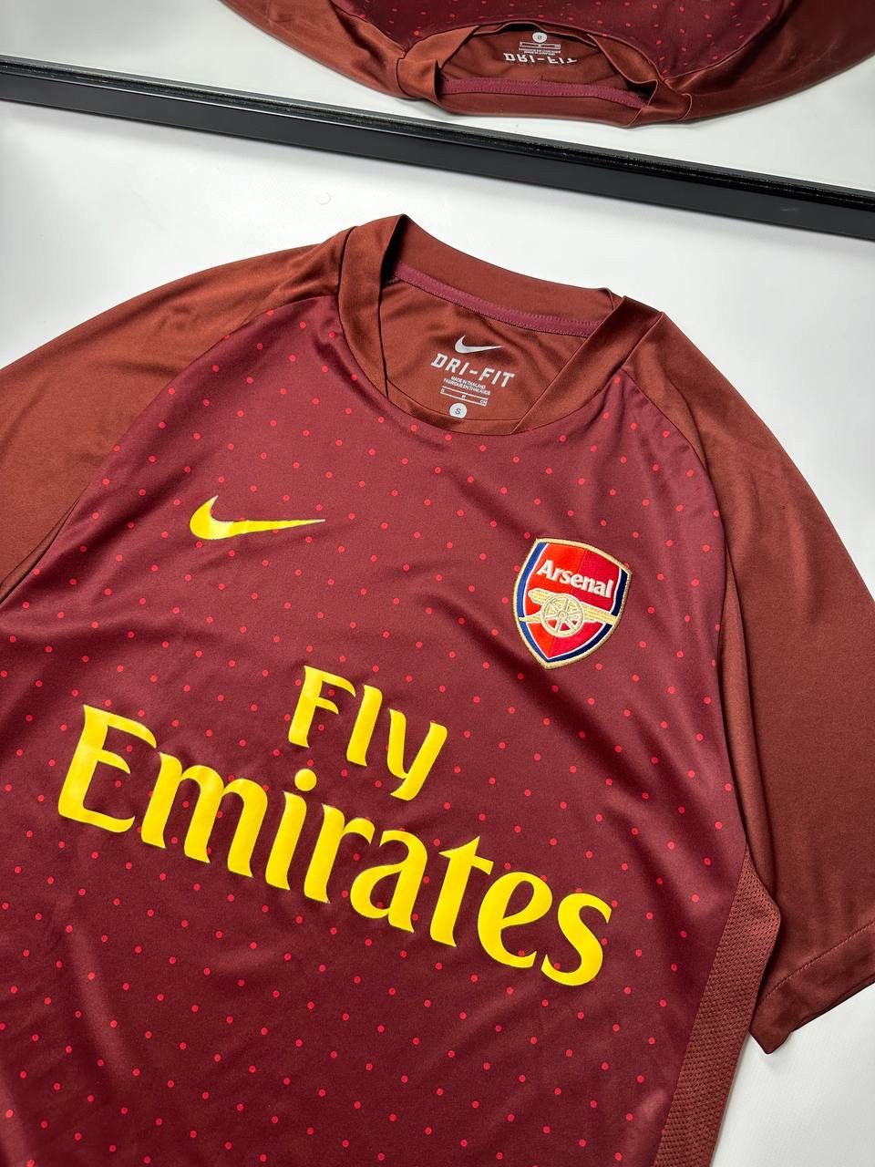 Nike Arsenal 2011-12 Burgundy Nike Training T Shirt Size US S / EU 44-46 / 1 - 4 Thumbnail