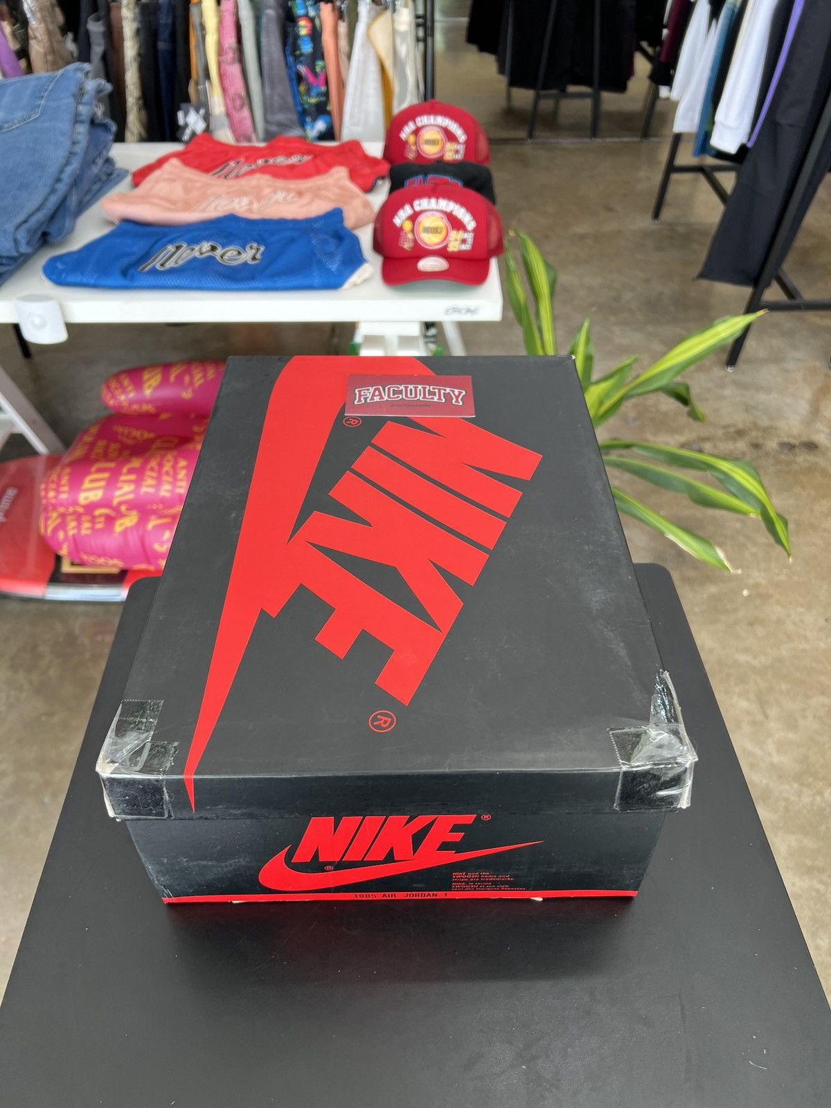 Jordan Brand × Nike Air Jordan 1 UNC Sz. 12.5 (2015) Size US 12.5 / EU 45-46 - 14 Thumbnail