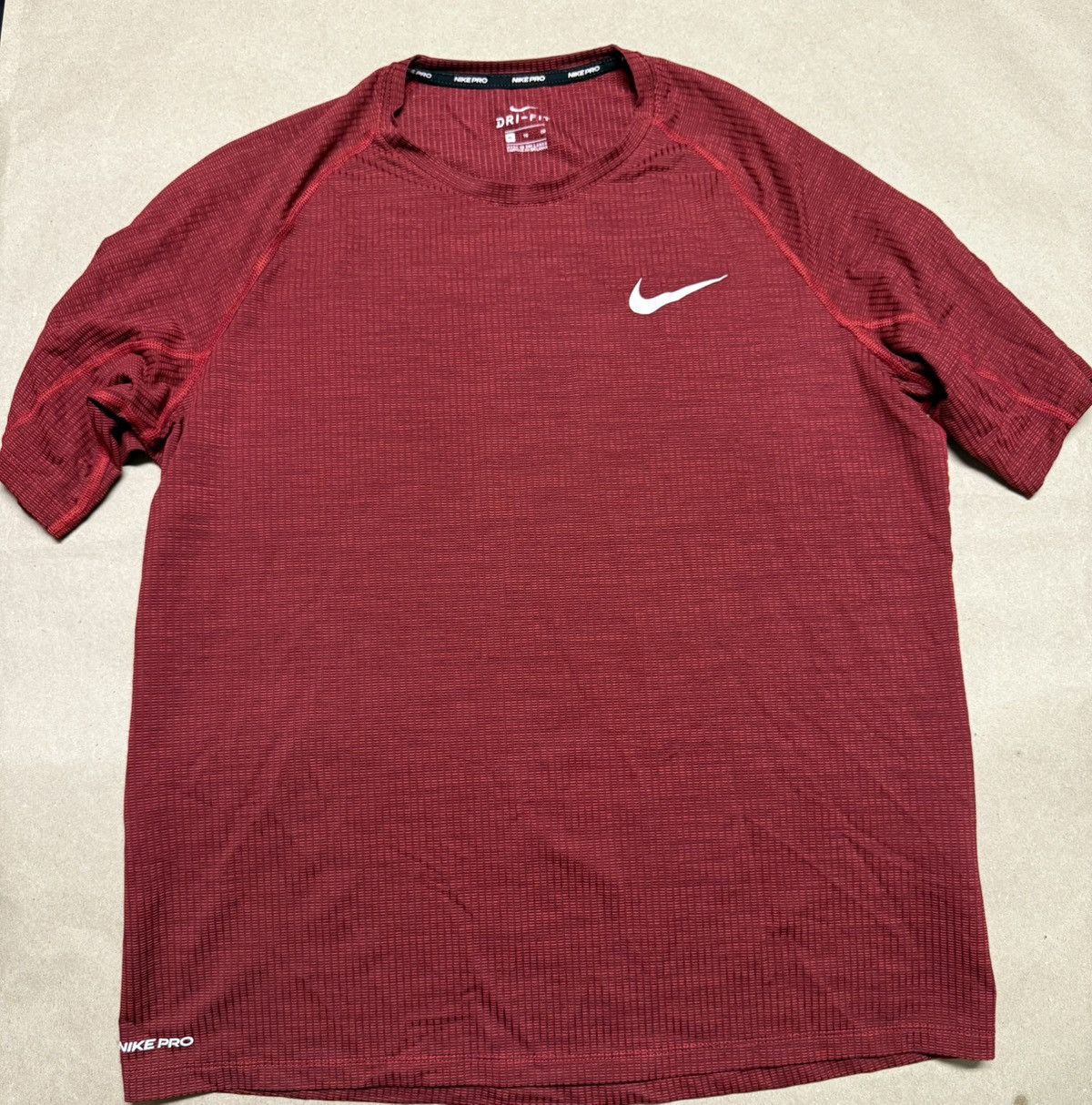Nike Nike Pro DriFit Red workout Shirt XL Rare! Size US XL / EU 56 / 4 - 1 Thumbnail