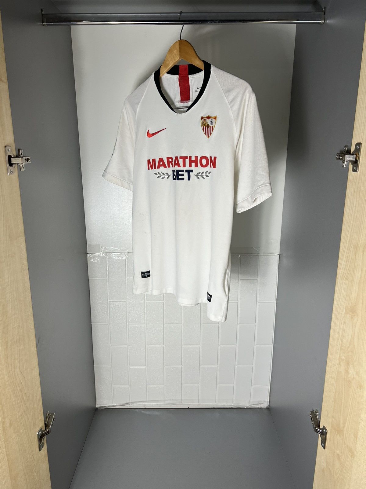 Nike VINTAGE NIKE FC SEVILLA SPAIN RETRO SOCCER JERSEY Y2K 90s Size US L / EU 52-54 / 3 - 10 Thumbnail