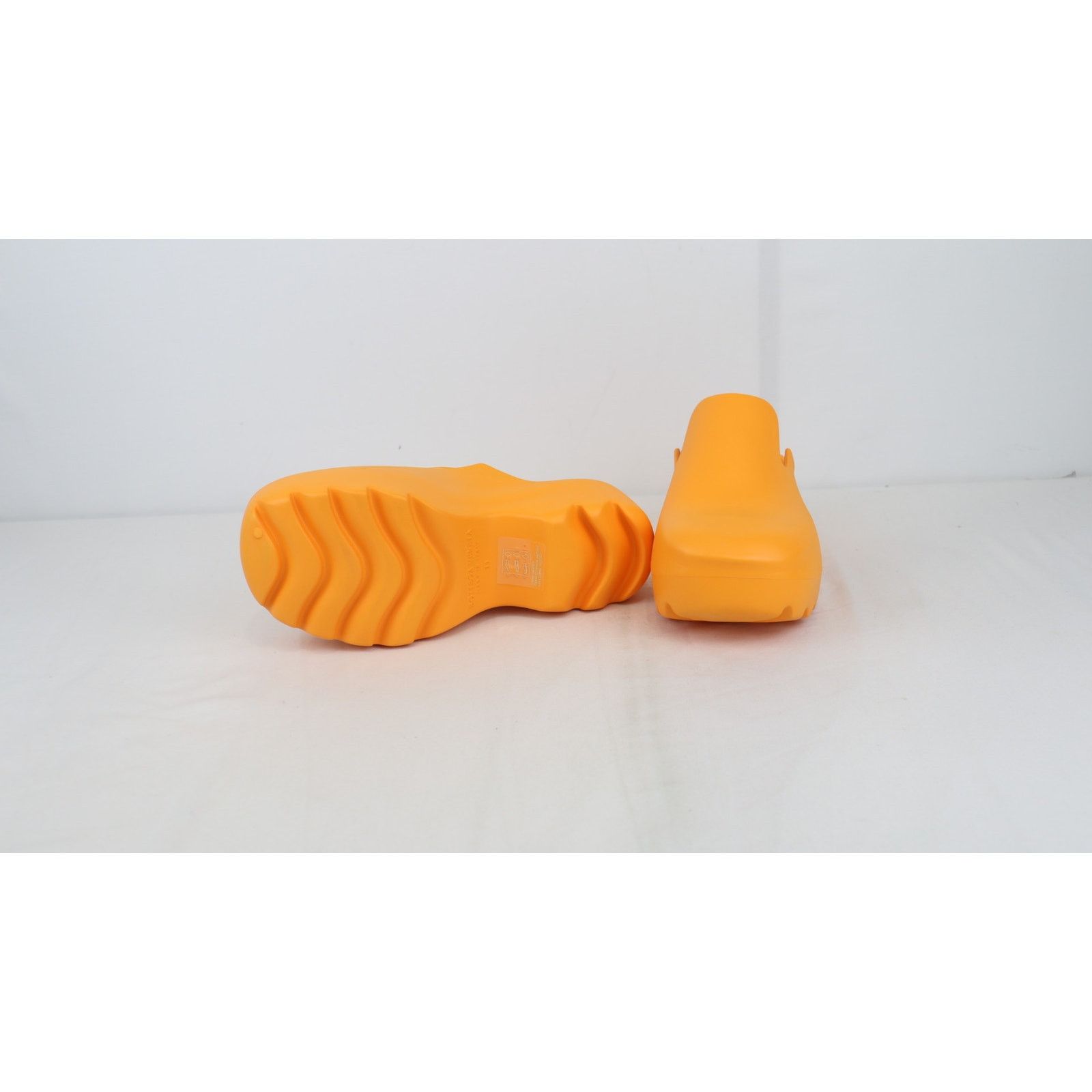 Bottega Veneta o1rshd1 Gel Rubber Flash Slipper Rubber in Tangerine Size US 11 / EU 44 - 7 Thumbnail