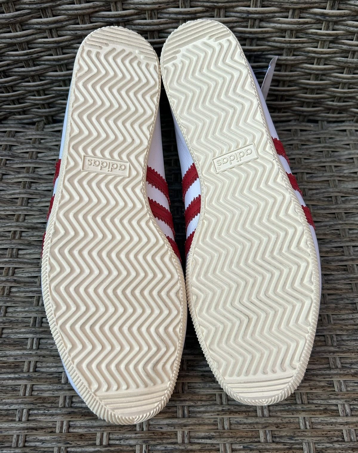 Adidas adidas Originals Japan White Power Red Low-Top Trainers Size US 6 / EU 39 - 7 Thumbnail