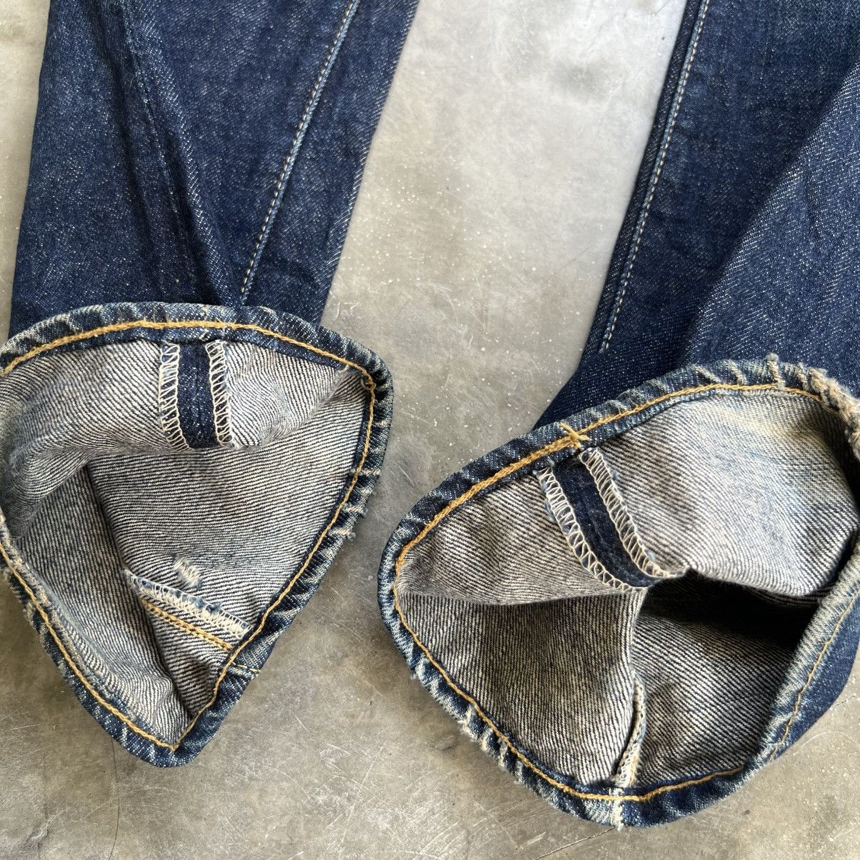 Japanese Brand 2000’s Skull Jeans by An Alchemist Distressed Flared Jeans Size US 26 / EU 42 - 6 Thumbnail