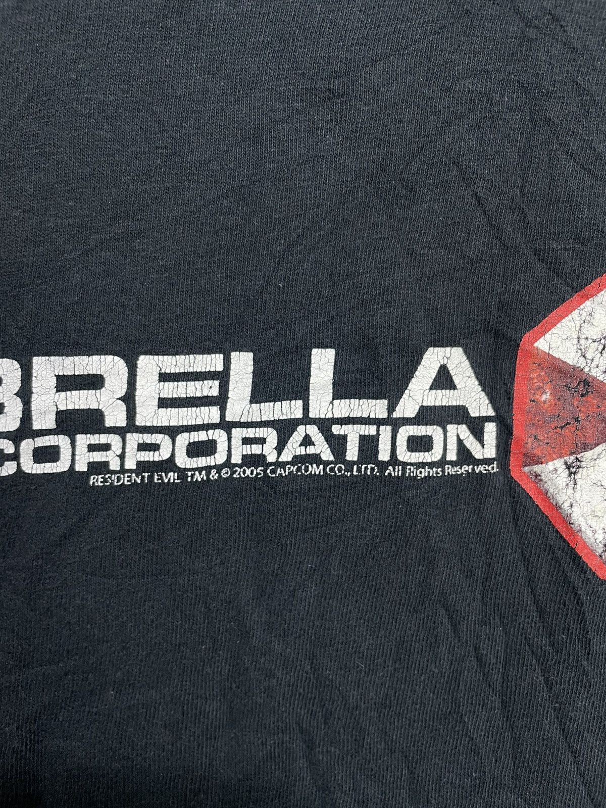 Vintage Vintage 2005 Resident Evil Umbrella T-Shirt Size US L / EU 52-54 / 3 - 3 Thumbnail