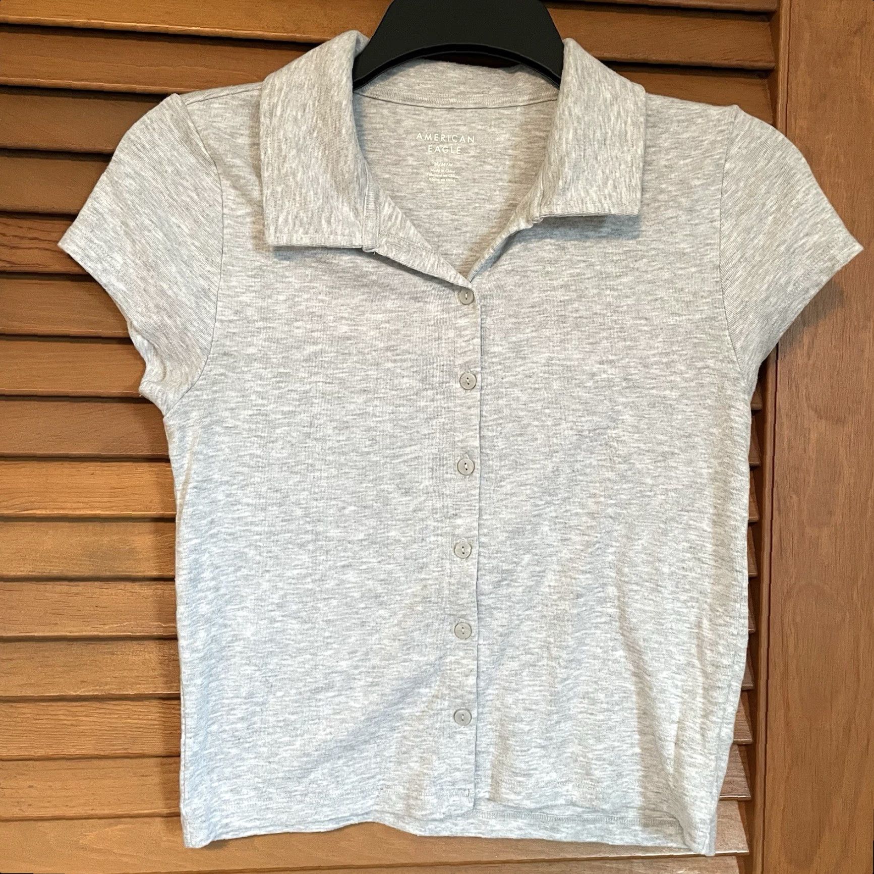 American Eagle Outfitters American Eagle Outfitters Button-Up Shirt Womens Medium Gray Cropped Short Sleeve Collared Size M / US 6-8 / IT 42-44 - 5 Thumbnail