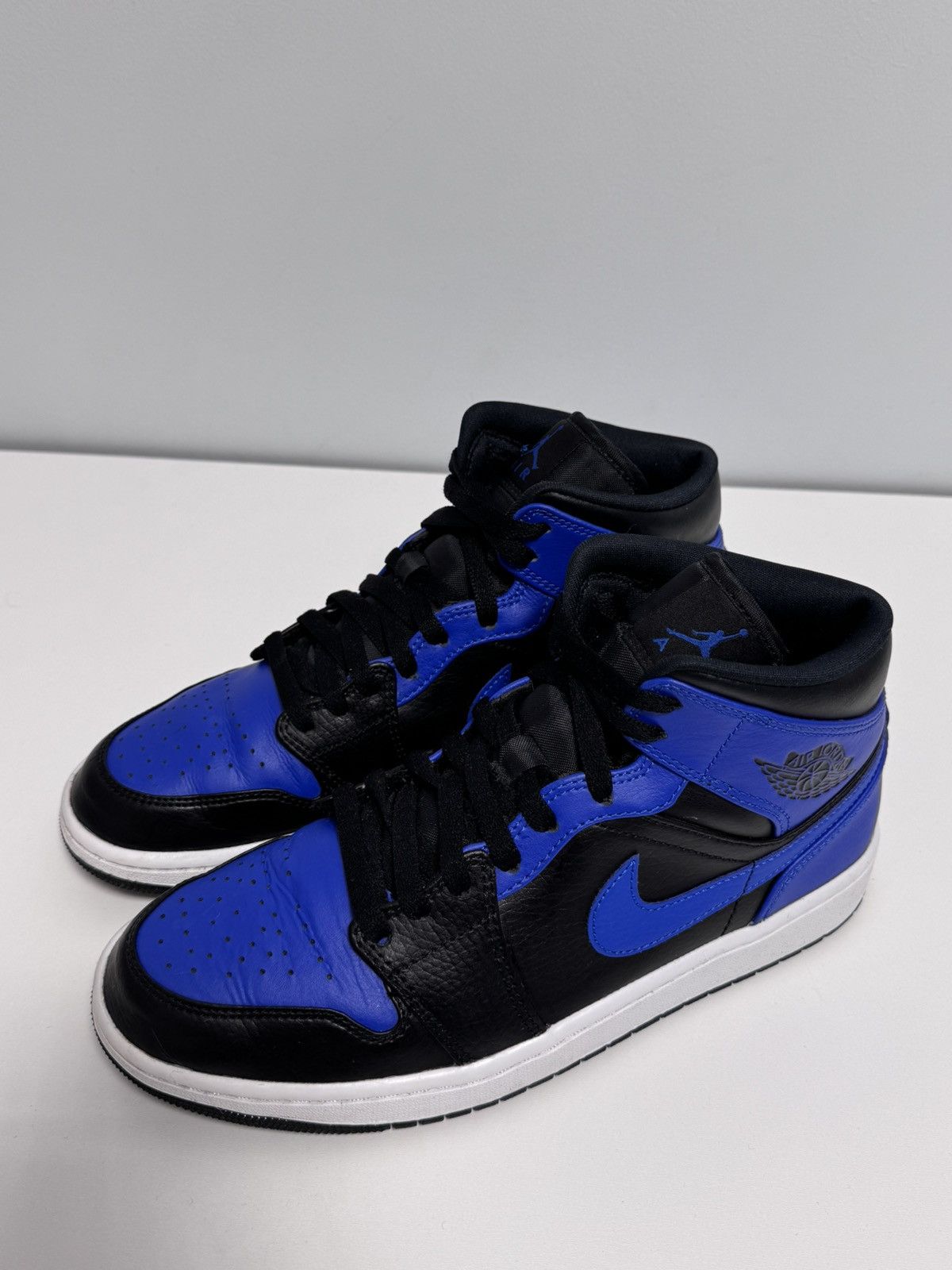 Jordan Brand Air Jordan 1 Mid Hyper Royal Size US 9 / EU 42 - 4 Thumbnail