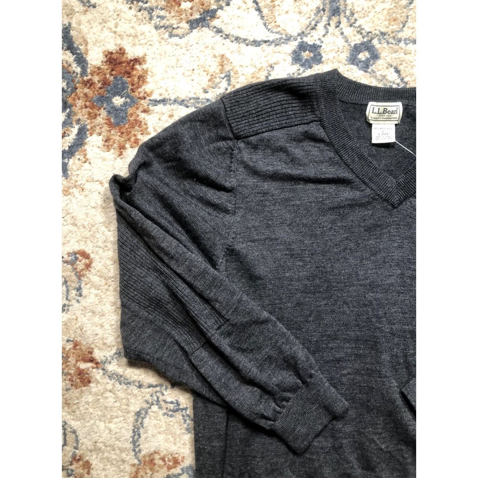 Vintage VINTAGE L.L.Bean Sweater Mens L Gray 100% Merino Wool V-Neck Pullover Knit Trim Size US L / EU 52-54 / 3 - 3 Thumbnail