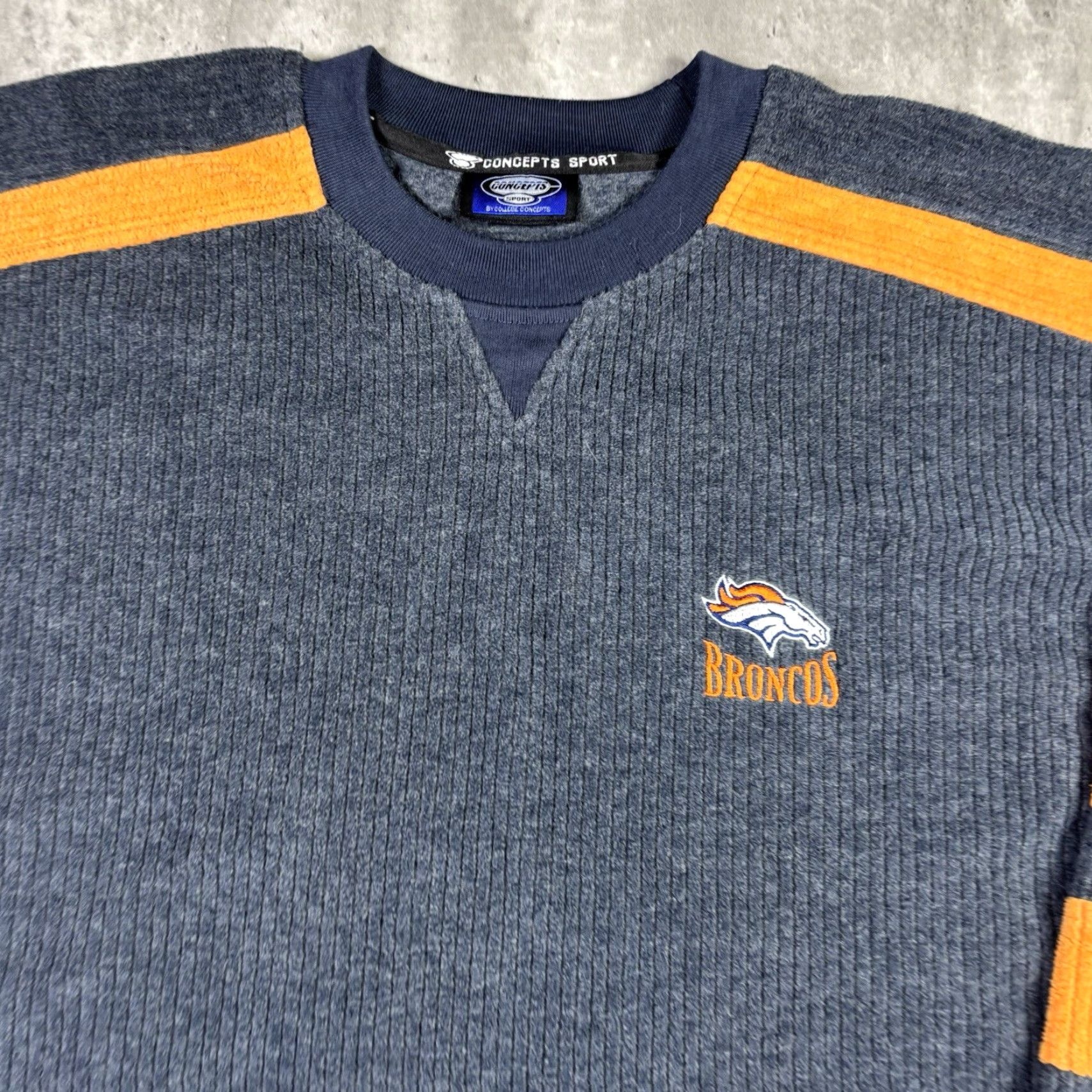 NFL VINTAGE 90s Denver Broncos Blue Pullover Sweatshirt Mens 2XL NFL Graphics Print Logo Embroidered Cotton Blend Fleece Oversized Size US XXL / EU 58 / 5 - 3 Thumbnail