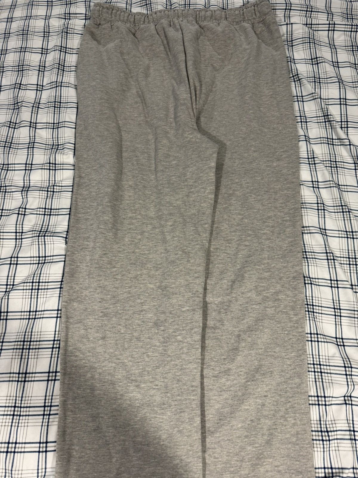 Boohoo Large Grey uncuffed baggy sweats Size US 32 / EU 48 - 3 Thumbnail