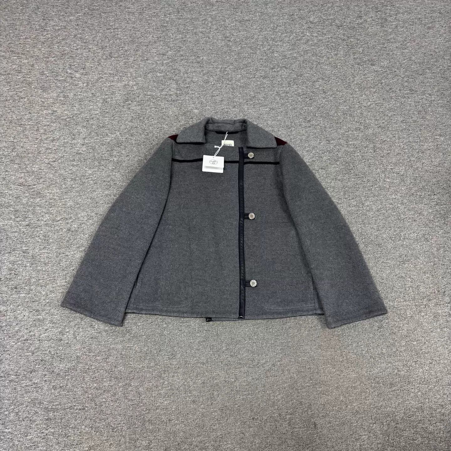 Hermes Hermes Gray Leather Patchwork Red Collar Short Wool Coat 36 Size XS / US 0-2 / IT 36-38 - 1 Thumbnail