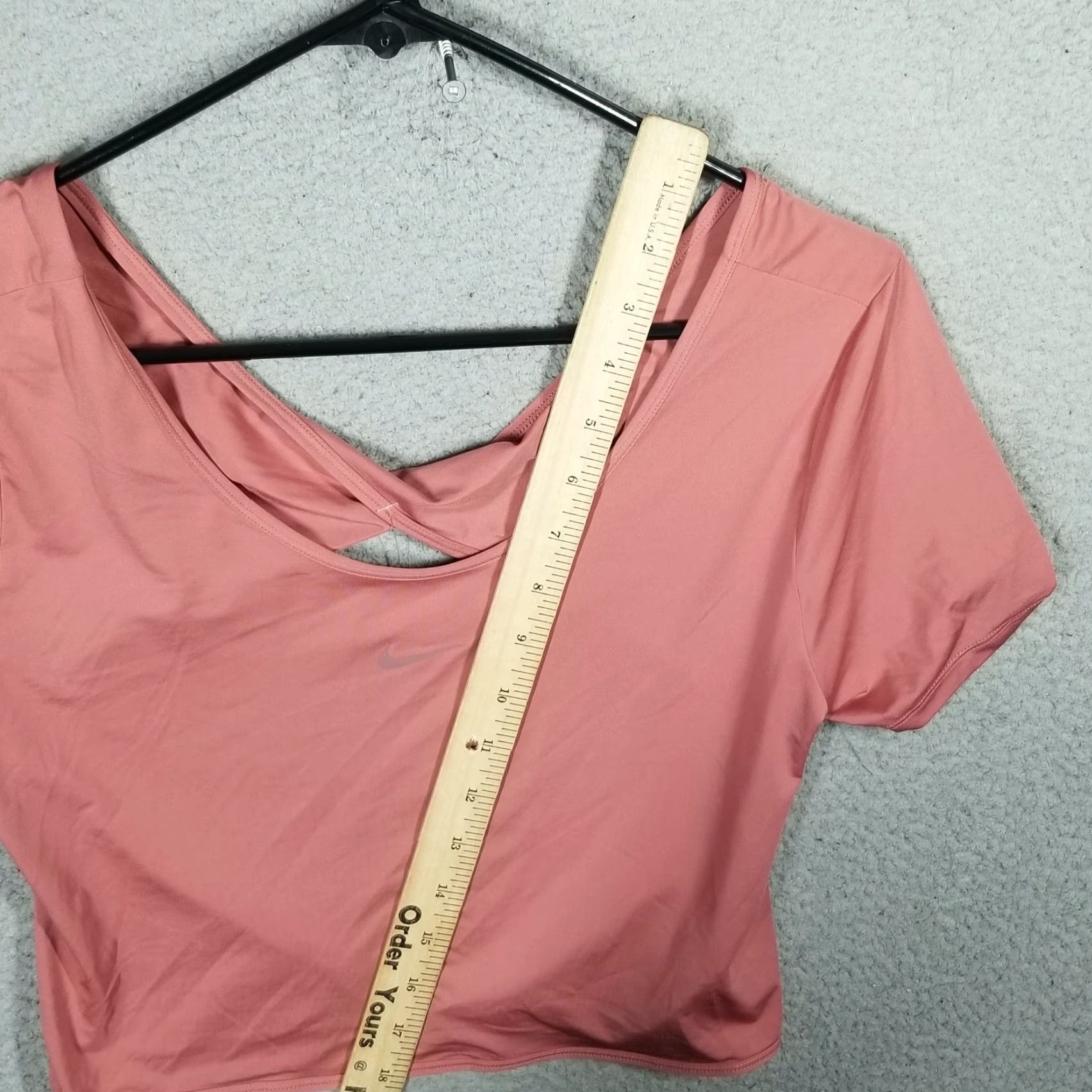 Nike Nike One Classic Dri-FIT Short-Sleeve Cropped Twist Top FN2851-634 Pink Size S Size S / US 4 / IT 40 - 5 Thumbnail