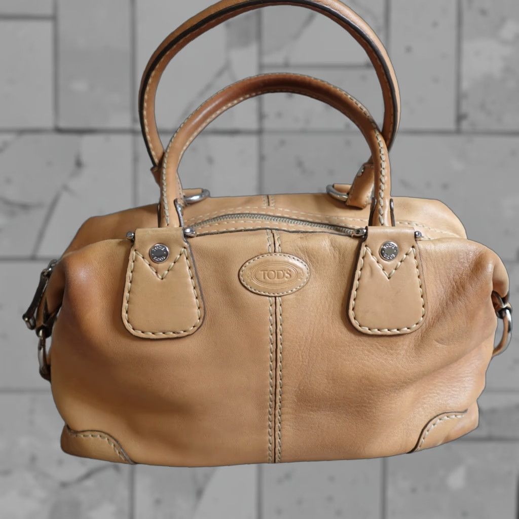 Vintage Tods D-Bag Beige Leather Tote Purse - Small, Double Handles, Zip, Lined, Casual/Party/Cocktail, Women’s, Beige/Brown, Solid Pattern Size ONE SIZE - 1 Thumbnail