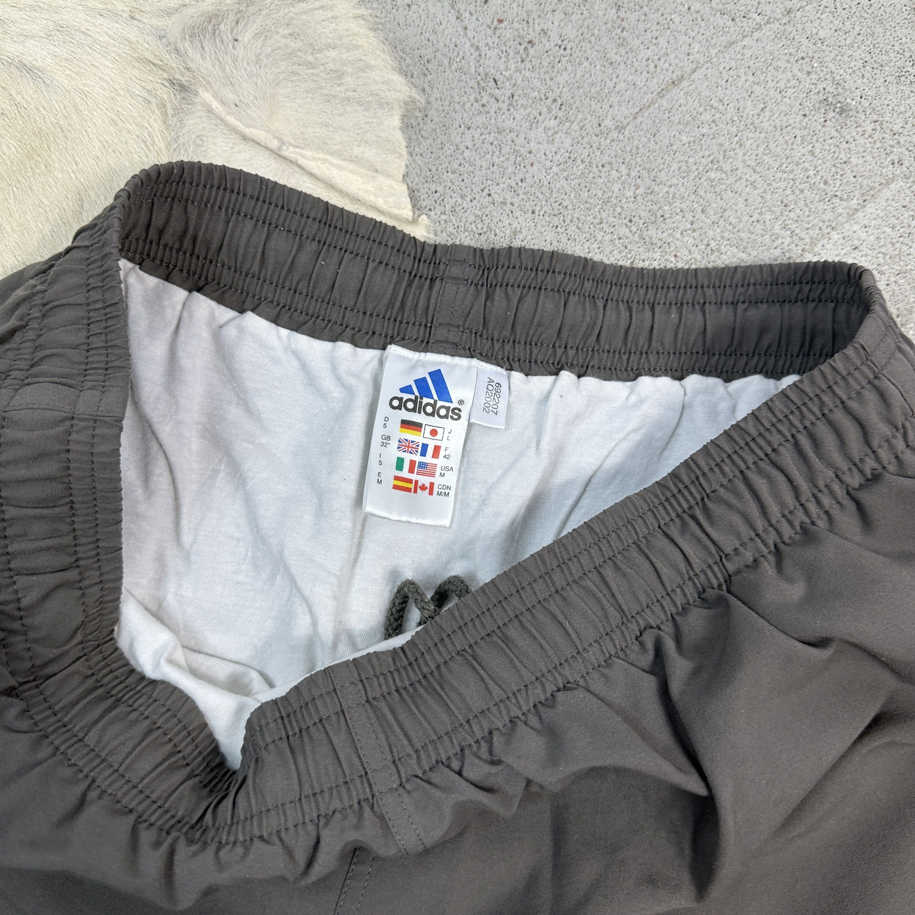 Adidas × Vintage Vintage Y2K Streetwear Sportswear Active Adidas Shorts Size US 38 / EU 54 - 2 Thumbnail
