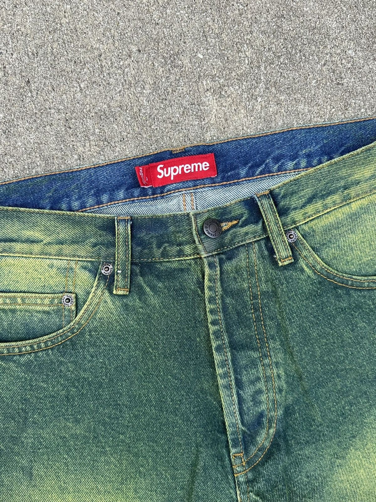 Supreme Supreme Regular Jean 'Overspray Green' Size US 30 / EU 46 - 2 Thumbnail