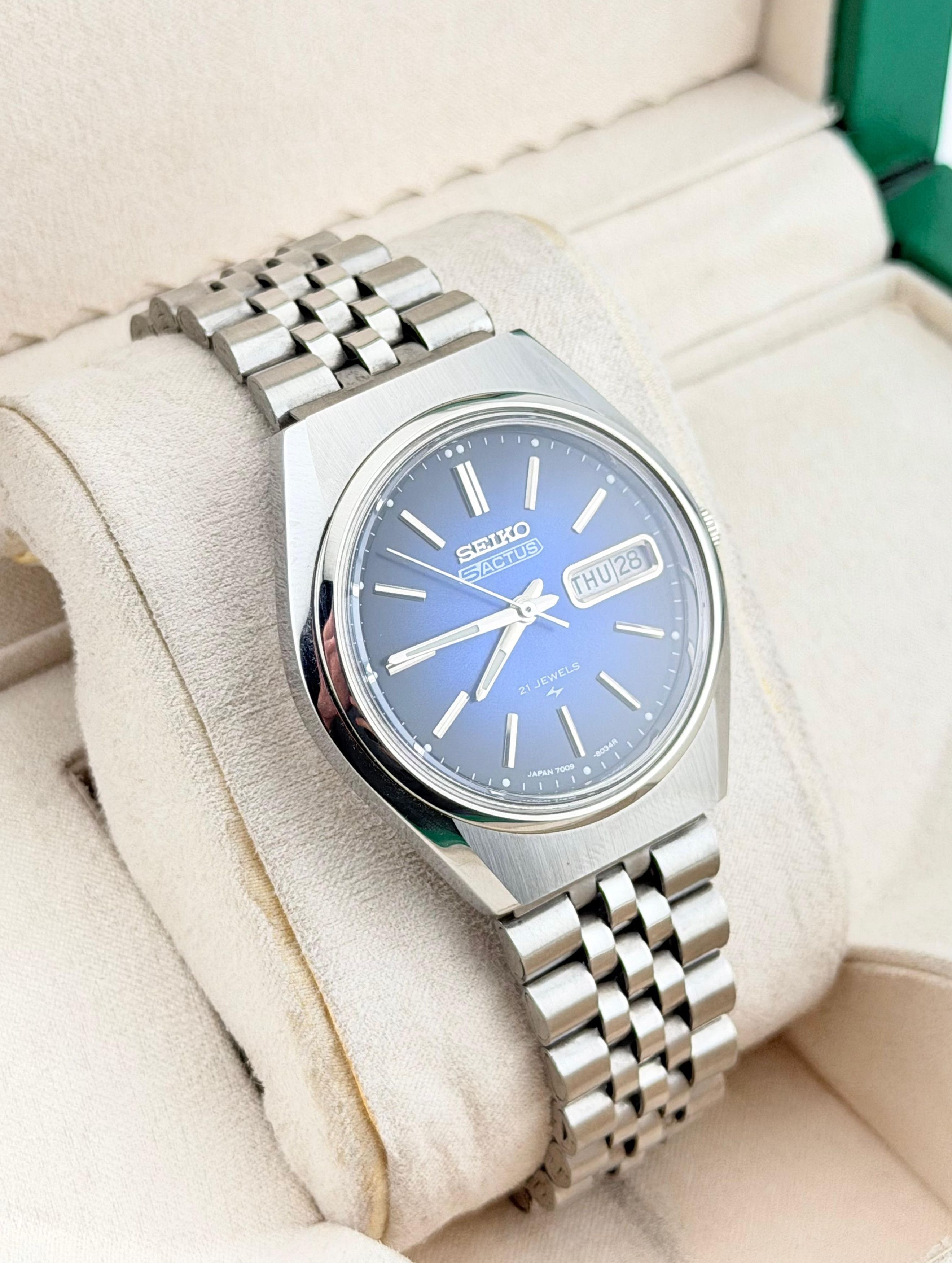 Seiko Vintage Men's Wrist Automatic Watch Size 36 - 3 Thumbnail