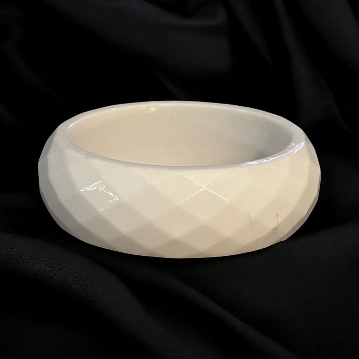 Other Chunky white honeycomb bangle bracelet Size ONE SIZE - 1 Thumbnail