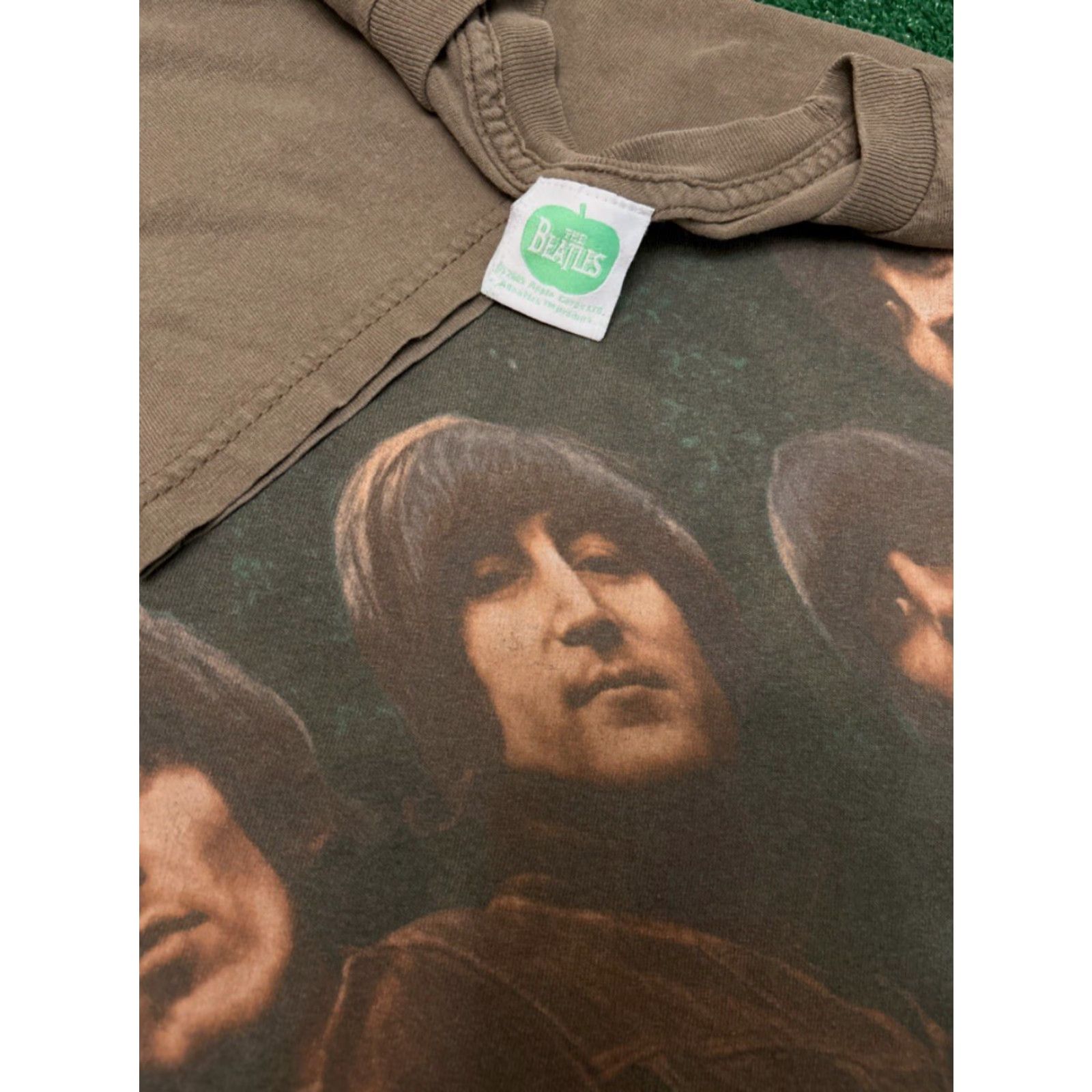 Vintage VINTAGE The Beatles Rubber Soul Album Band Tee Apple 2005 VTG Shirt XL Green Men Short Sleeve Rock 90s Size US XL / EU 56 / 4 - 2 Thumbnail