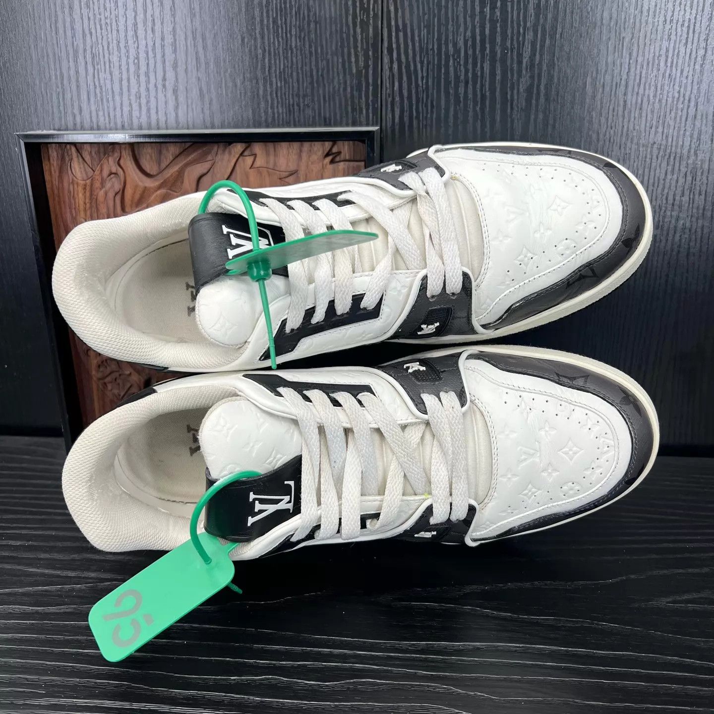 Louis Vuitton LV Trainer Black & White Embossed 7.5 (41.5) Size US 8.5 / EU 41-42 - 5 Thumbnail