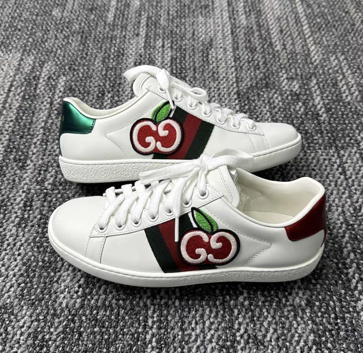 Gucci Gucci ACE Cherry White Sneakers J42 Size US 4.5 / IT 34.5 - 4 Thumbnail