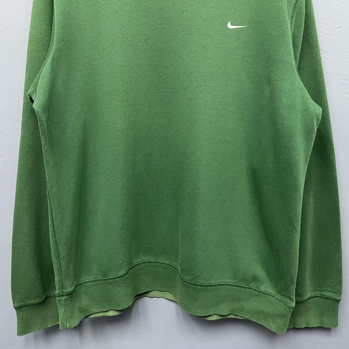 Nike Vintage Nike Small Logo Crewneck Sweatshirt Size US XL / EU 56 / 4 - 4 Thumbnail