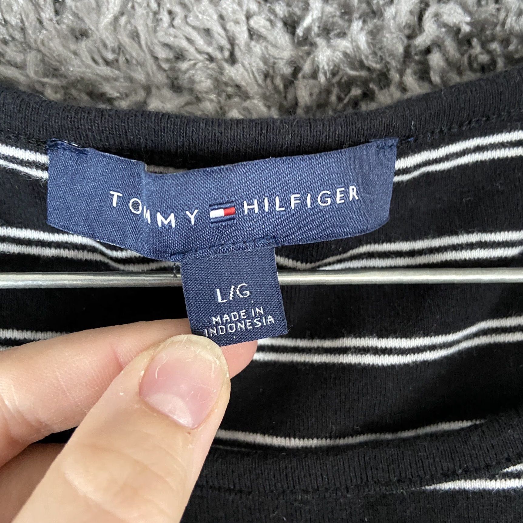 Tommy Hilfiger Tommy Hilfiger Blouse Women L Black Striped Shoulder Cutouts Womens Size L / US 10 / IT 46 - 6 Thumbnail