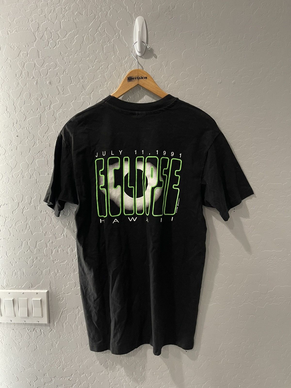 Hanes × Vintage Vintage 1991 Hawaii “Eclipse Of The Century” SS Shirt Medium Size US M / EU 48-50 / 2 - 5 Thumbnail