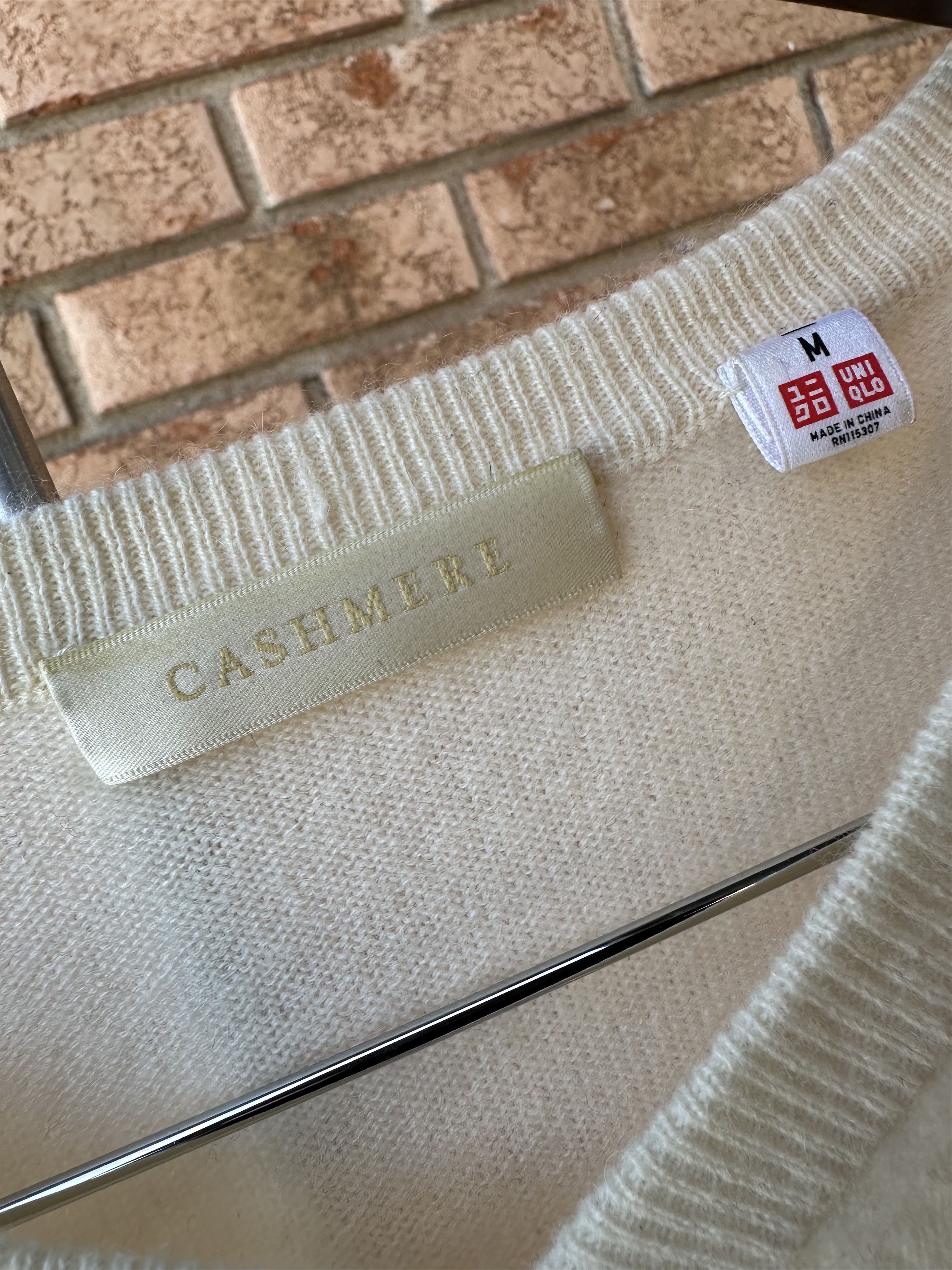 Uniqlo Cashmere V-Neck Sweater Size US M / EU 48-50 / 2 - 2 Thumbnail