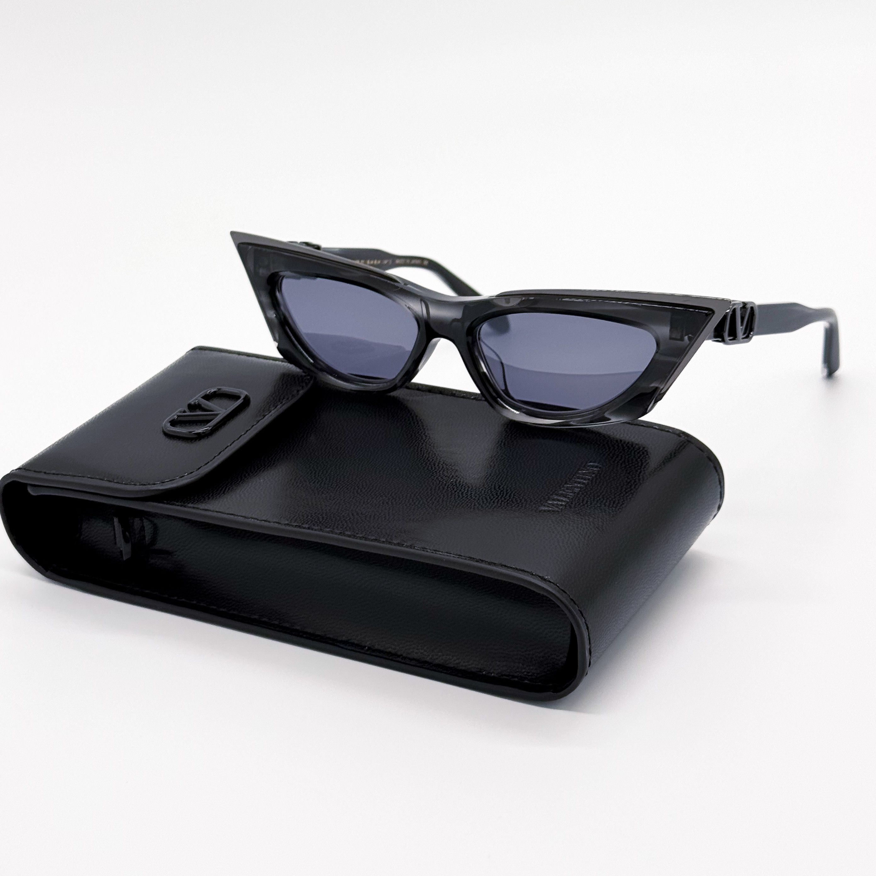 Valentino NEW VALENTINO V-GOLDCUT VLS-113B BLACK CAT EYE SUNGLASSES Size ONE SIZE - 1 Thumbnail