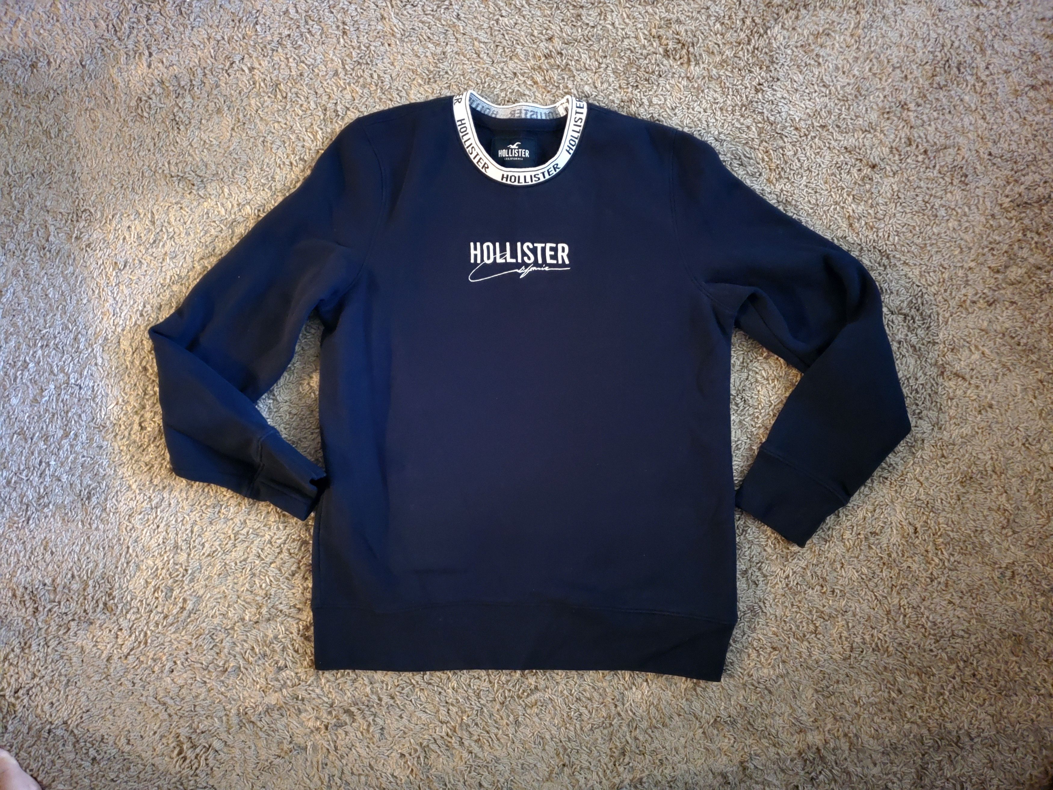 Hollister Black + White Hollister Crewneck Pullover (size M) Size US M / EU 48-50 / 2 - 1 Thumbnail
