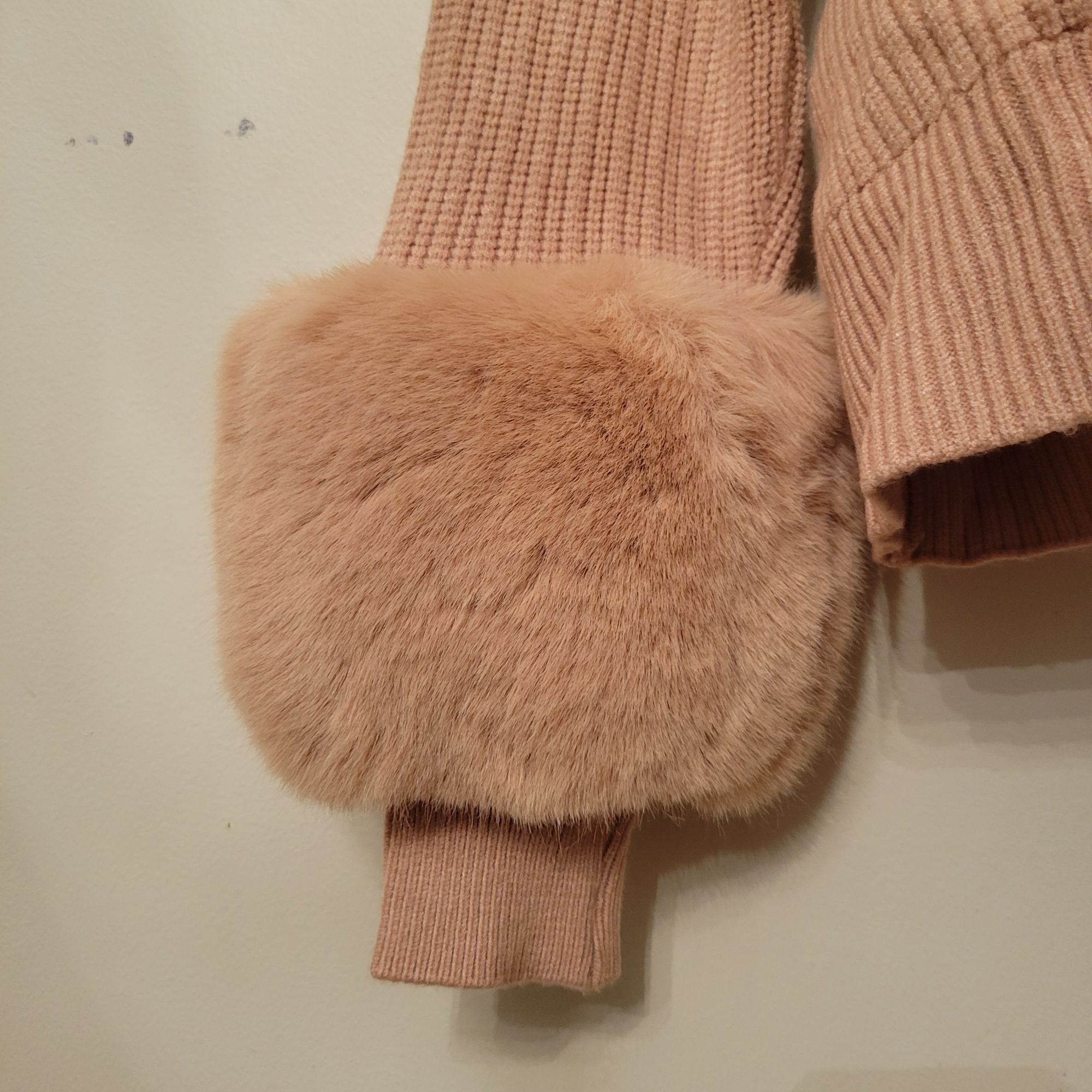 Saks Fifth Avenue Saks Fifth Avenue Ribbed Turtleneck Sweater Faux Fur Cuffs M Size M / US 6-8 / IT 42-44 - 6 Thumbnail