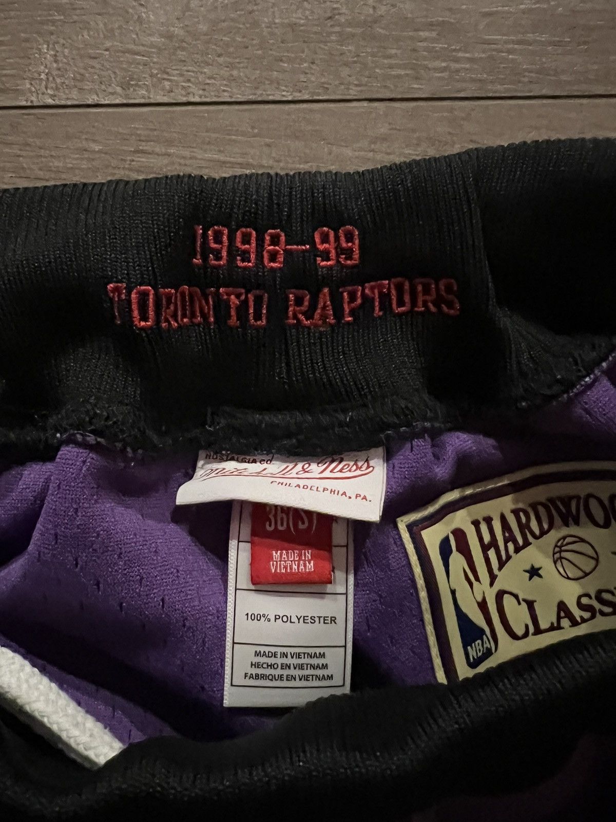 Mitchell & Ness Mitchell Ness Toronto Raptors Authentic Shorts 98 99 Size US 30 / EU 46 - 5 Thumbnail
