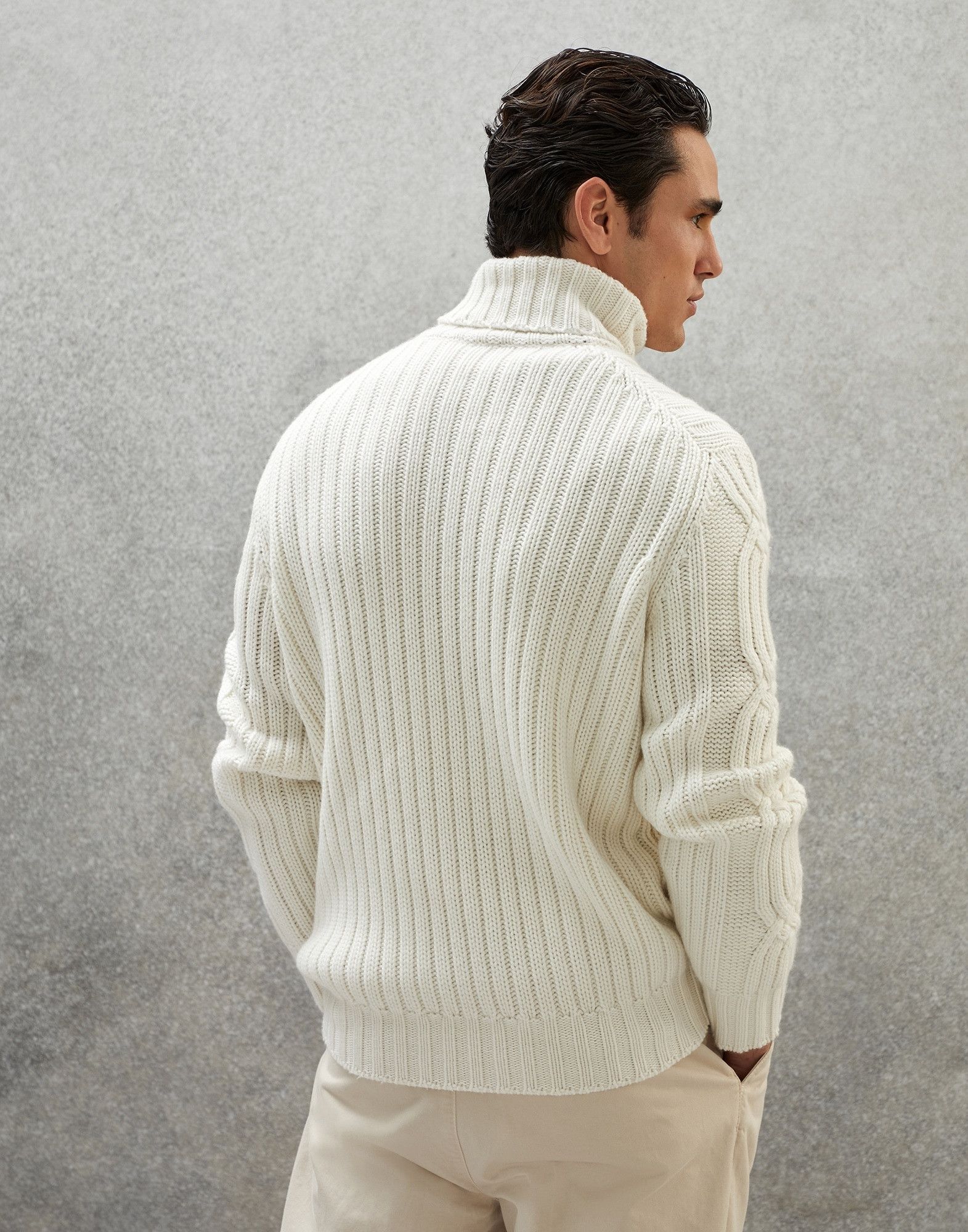 Brunello Cucinelli o1w1db10225 Cashmere Turtleneck Sweater in White Size US L / EU 52-54 / 3 - 3 Thumbnail