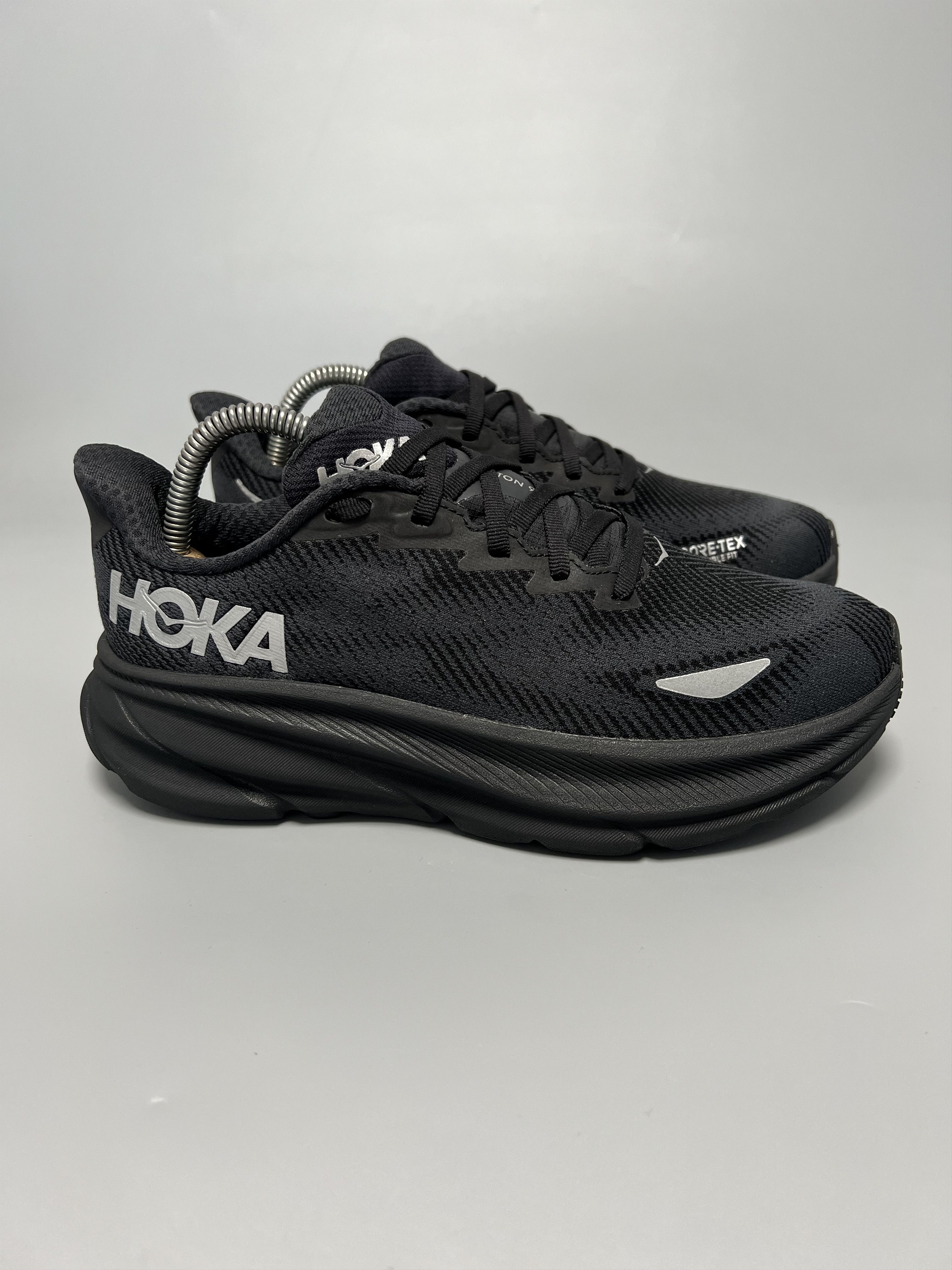 7B Hoka One One Clifton 9 GTX Women’s Running Shoes