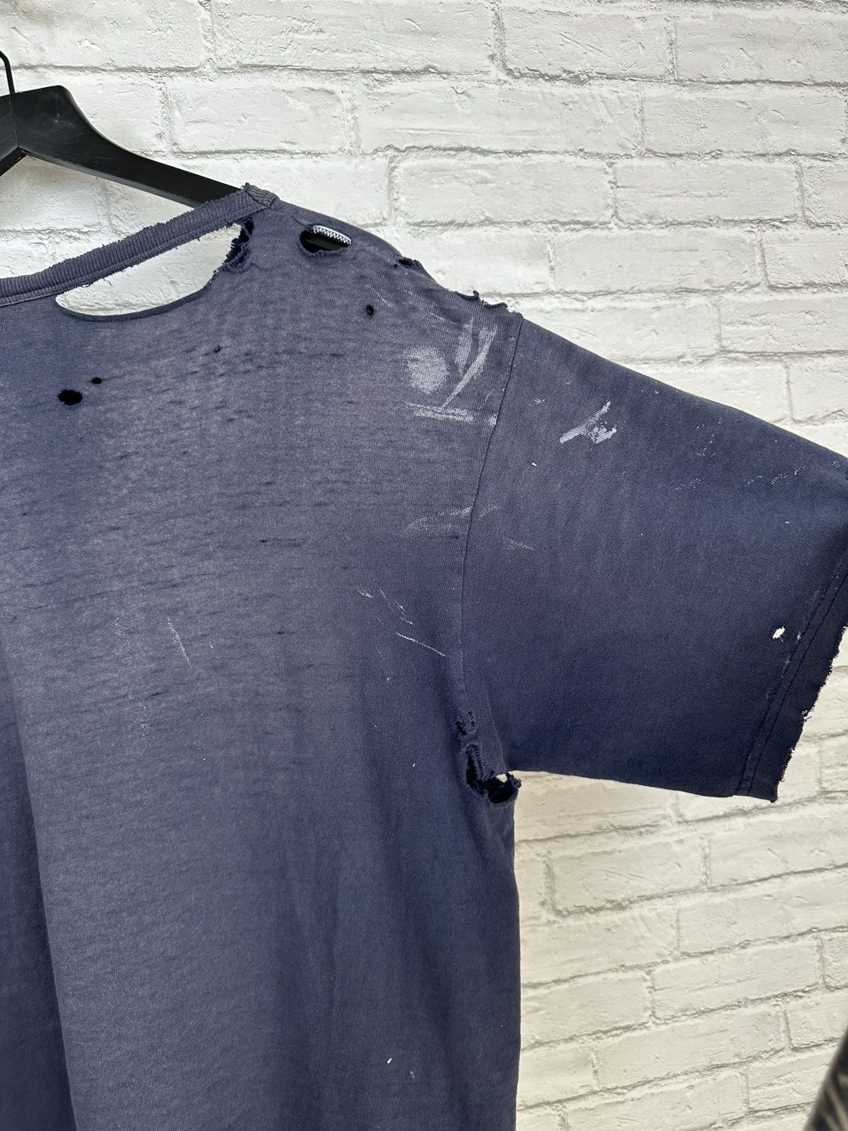 Champion (XL) PAINT THRASHED DESTROYED Vintage Champion T Shirt Size US XL / EU 56 / 4 - 12 Thumbnail
