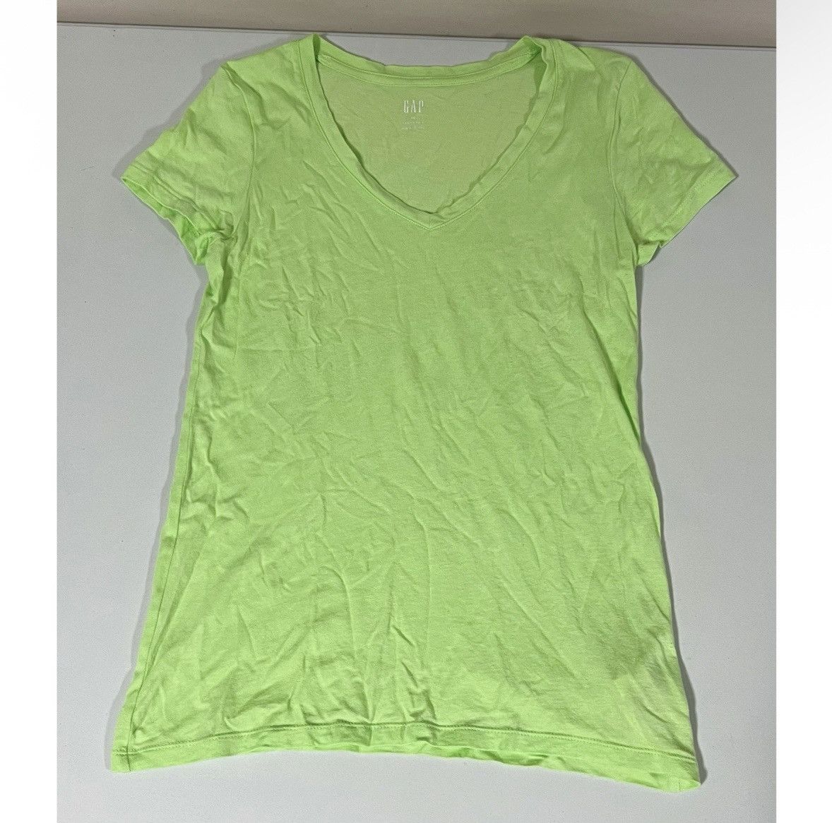Gap Gap Lime Green Solid V-Neck Short Sleeve Shirt Top Tee XS 💚✨ Size US XS / EU 42 / 0 - 1 Thumbnail
