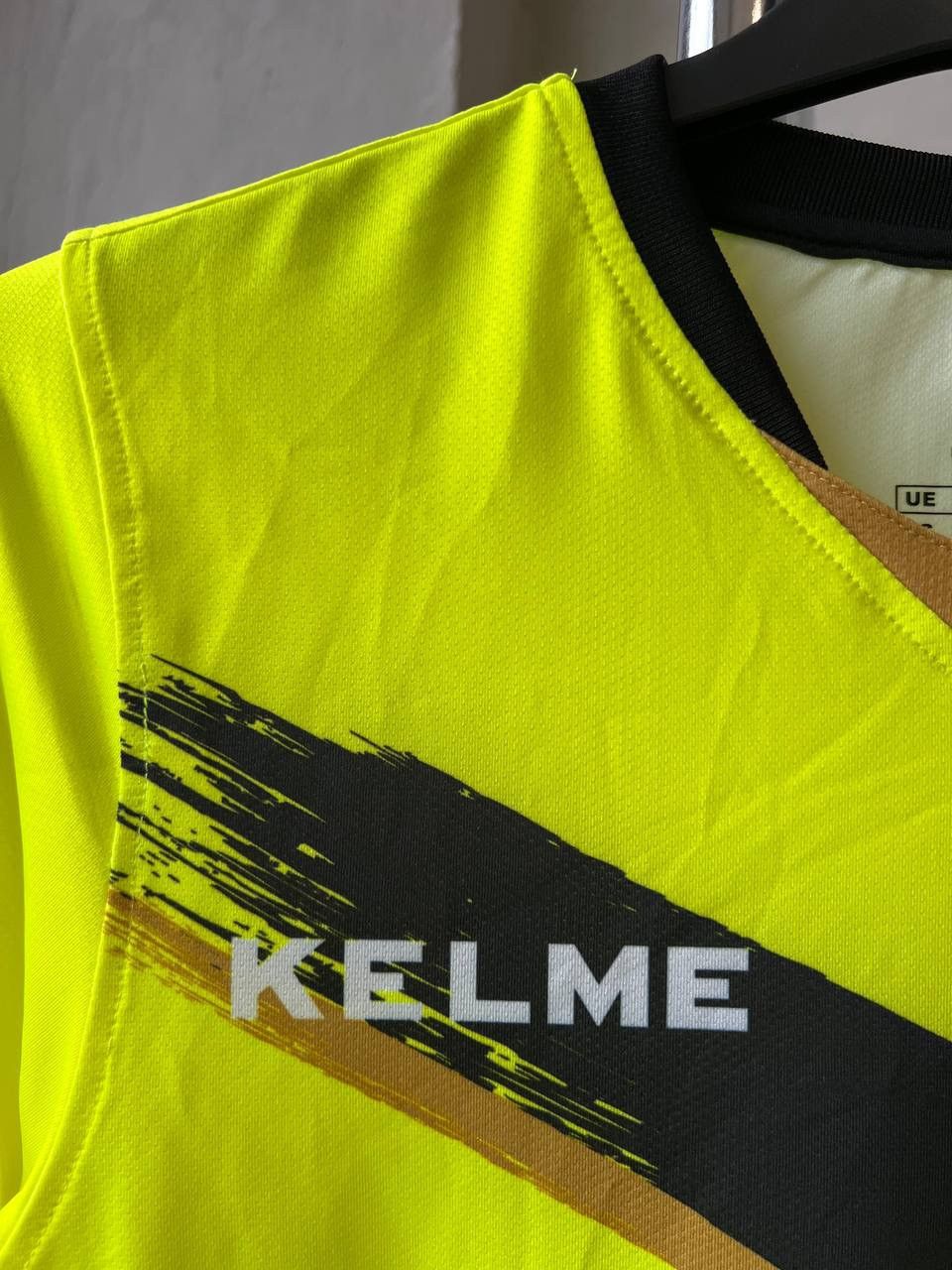 Sports Specialties 2017/18 TELSTAR KELME PLAYER ISSUED SOCCER JERSEY SHIRT SZ M Size US M / EU 48-50 / 2 - 5 Thumbnail